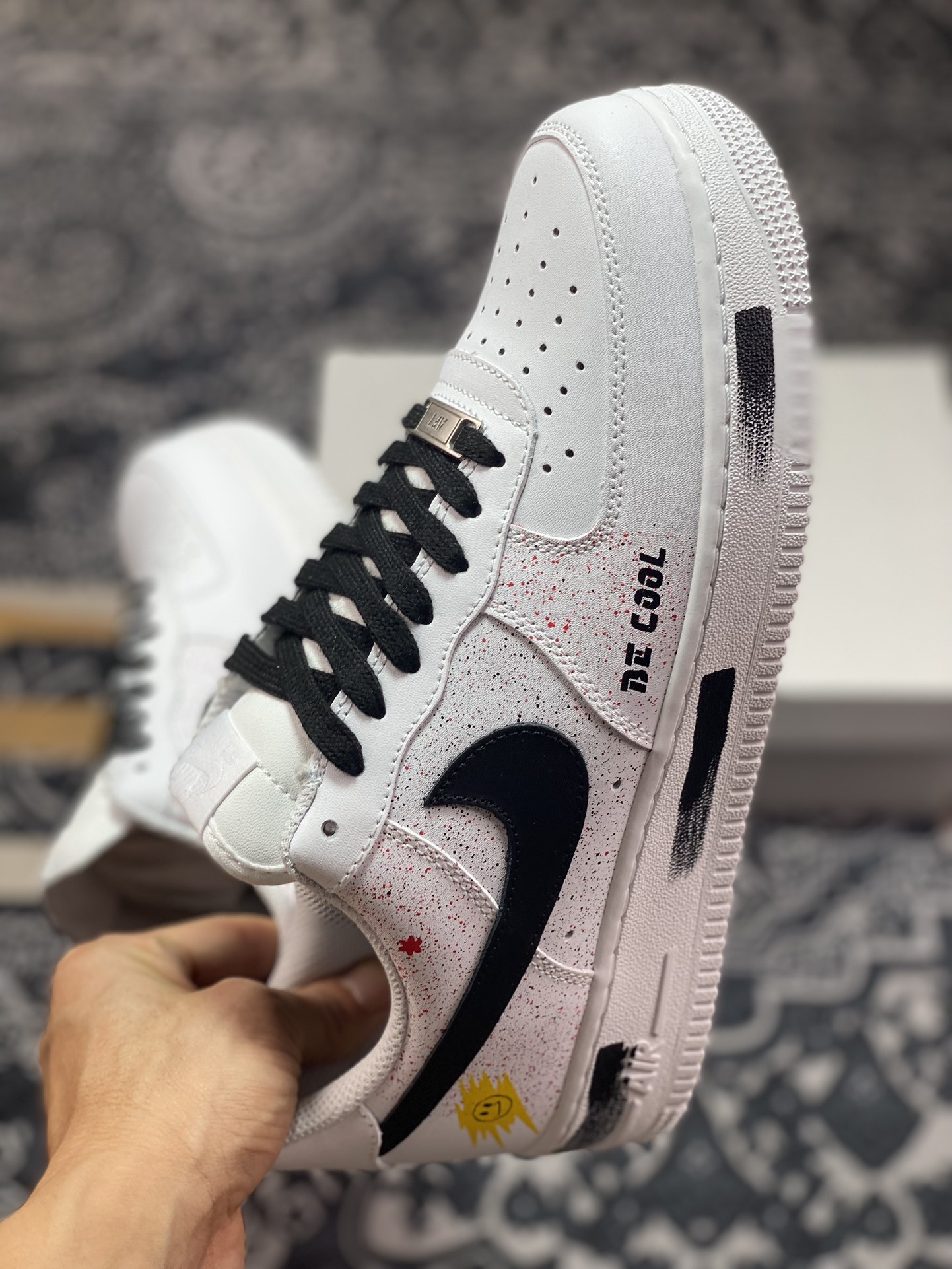 240 Nike Air Force 1 07 LV8"White/Black/Love Story"空军一号板鞋“白黑涂鸦笑脸小权志龙”