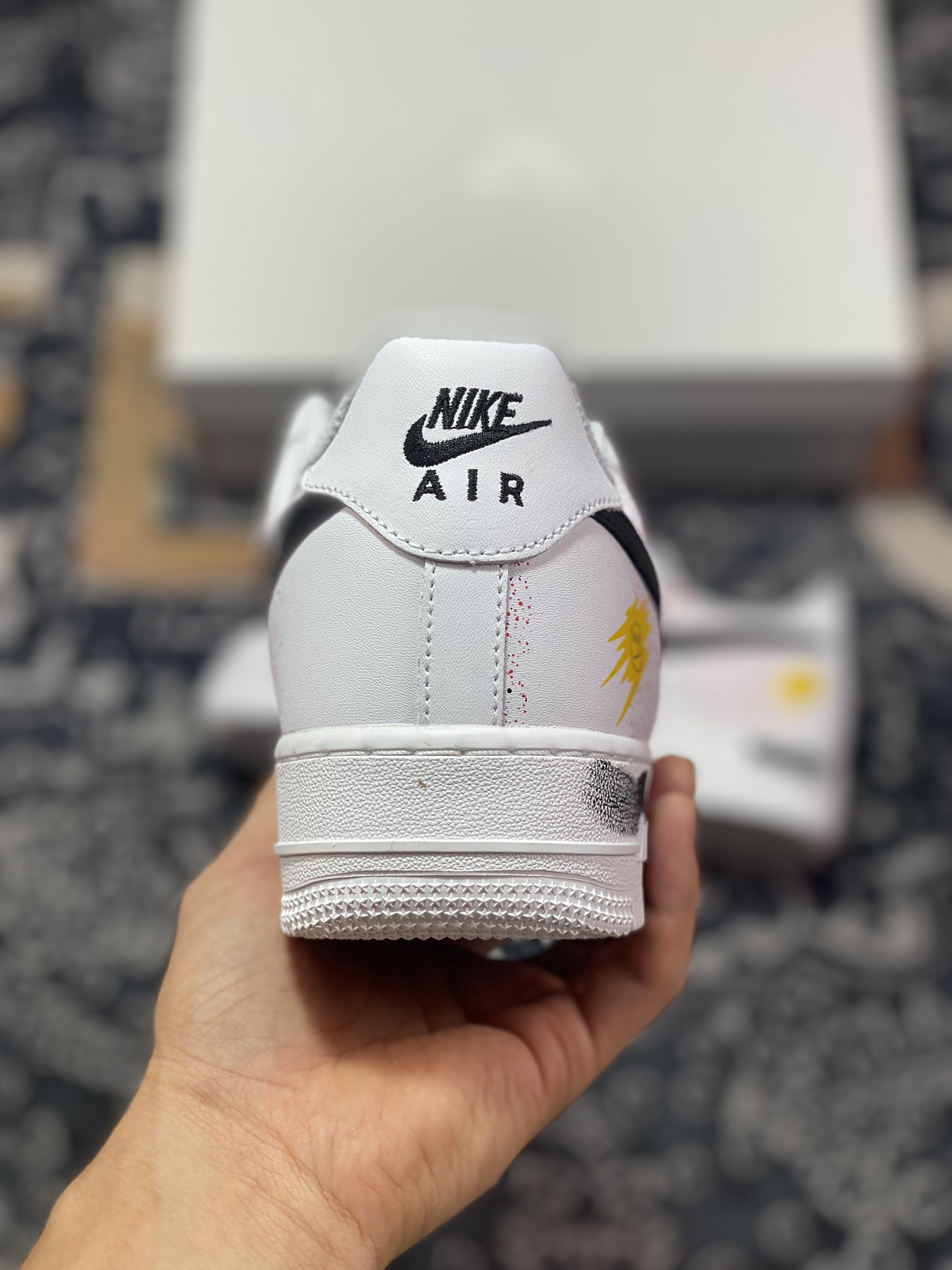 240 Nike Air Force 1 07 LV8"White/Black/Love Story"空军一号板鞋“白黑涂鸦笑脸小权志龙”