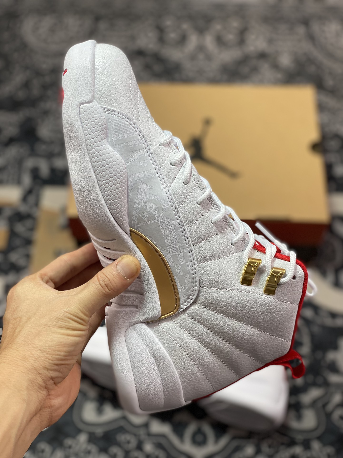 260 Air Jordan 12 x A Ma Maniere "White" 世界杯白红金扣 AJ12乔12 男子文化篮球鞋 130690-107