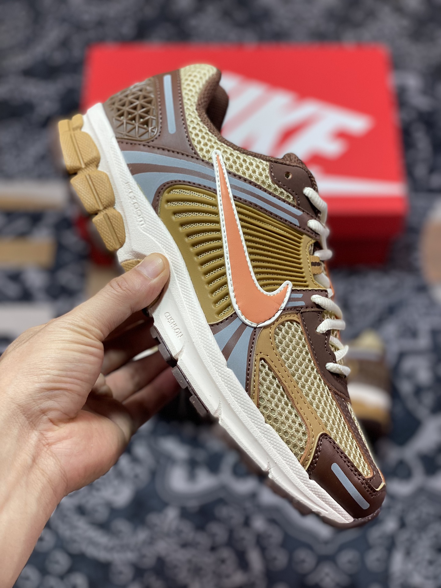 220 Nike  Air Zoom Vomero 5 小麦色 登月5代回弹缓震跑步鞋 FB9149-700