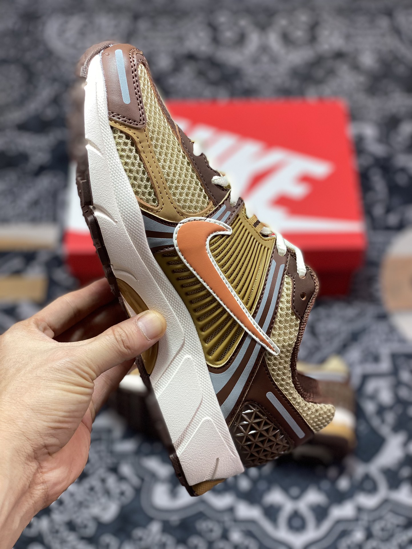 220 Nike  Air Zoom Vomero 5 小麦色 登月5代回弹缓震跑步鞋 FB9149-700