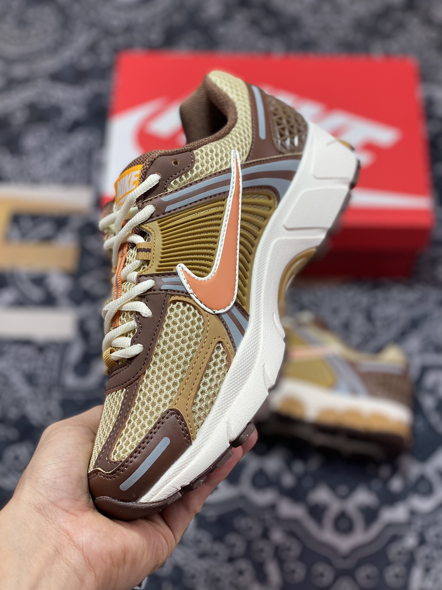 220 Nike  Air Zoom Vomero 5 小麦色 登月5代回弹缓震跑步鞋 FB9149-700