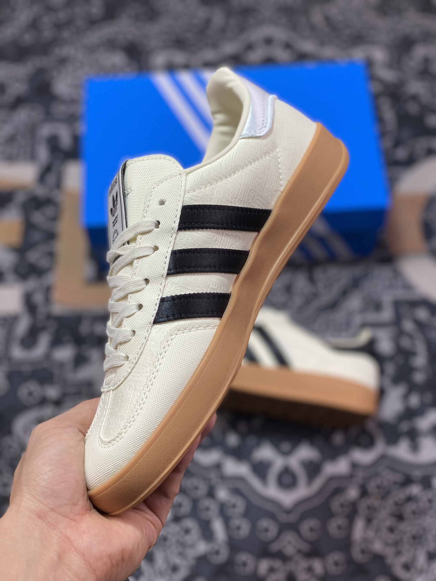 Adidas Originals Gazelle White and Black Clover Retro Casual Sports Shoes IG3677