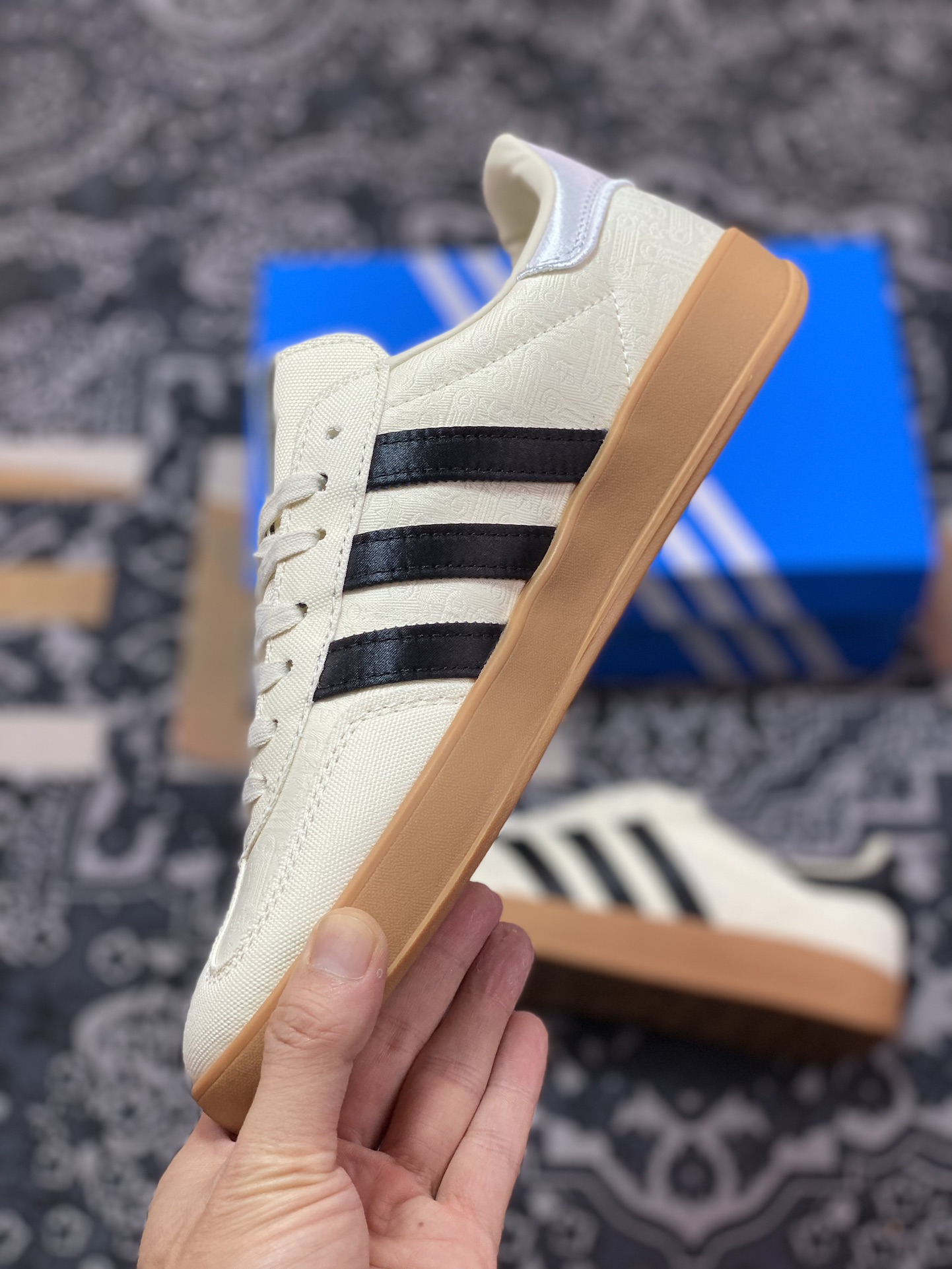 Adidas Originals Gazelle White and Black Clover Retro Casual Sports Shoes IG3677