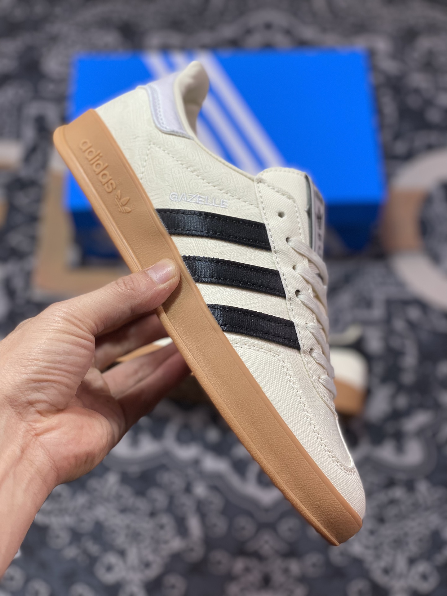 Adidas Originals Gazelle White and Black Clover Retro Casual Sports Shoes IG3677