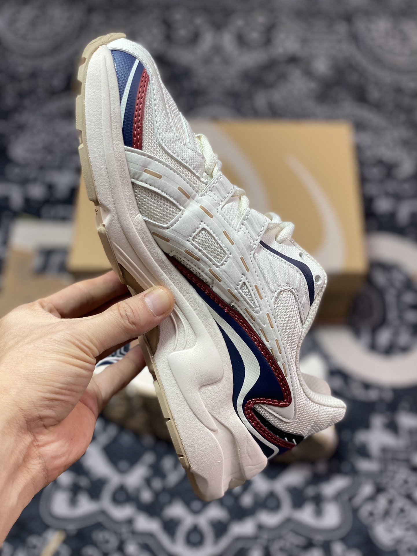 200 亚瑟士/Asics Gel-Preleus 虎牙系列低帮复古慢跑鞋“米白深蓝酒红”1201A838-102