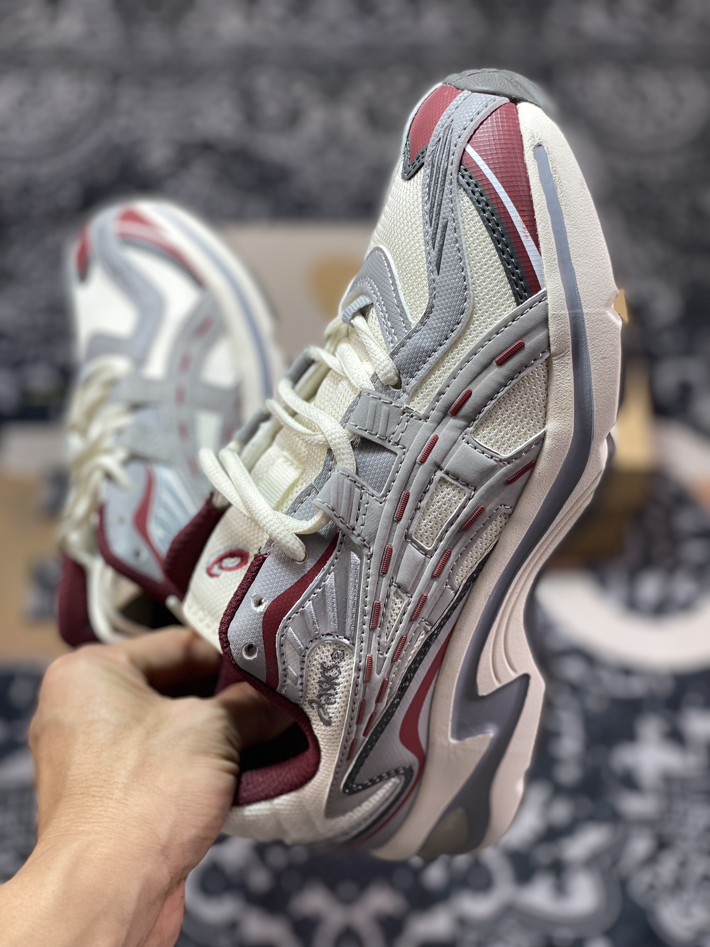 200 亚瑟士/Asics Gel-Preleus 虎牙系列低帮复古慢跑鞋“月岩灰米白酒红”1201A838-105