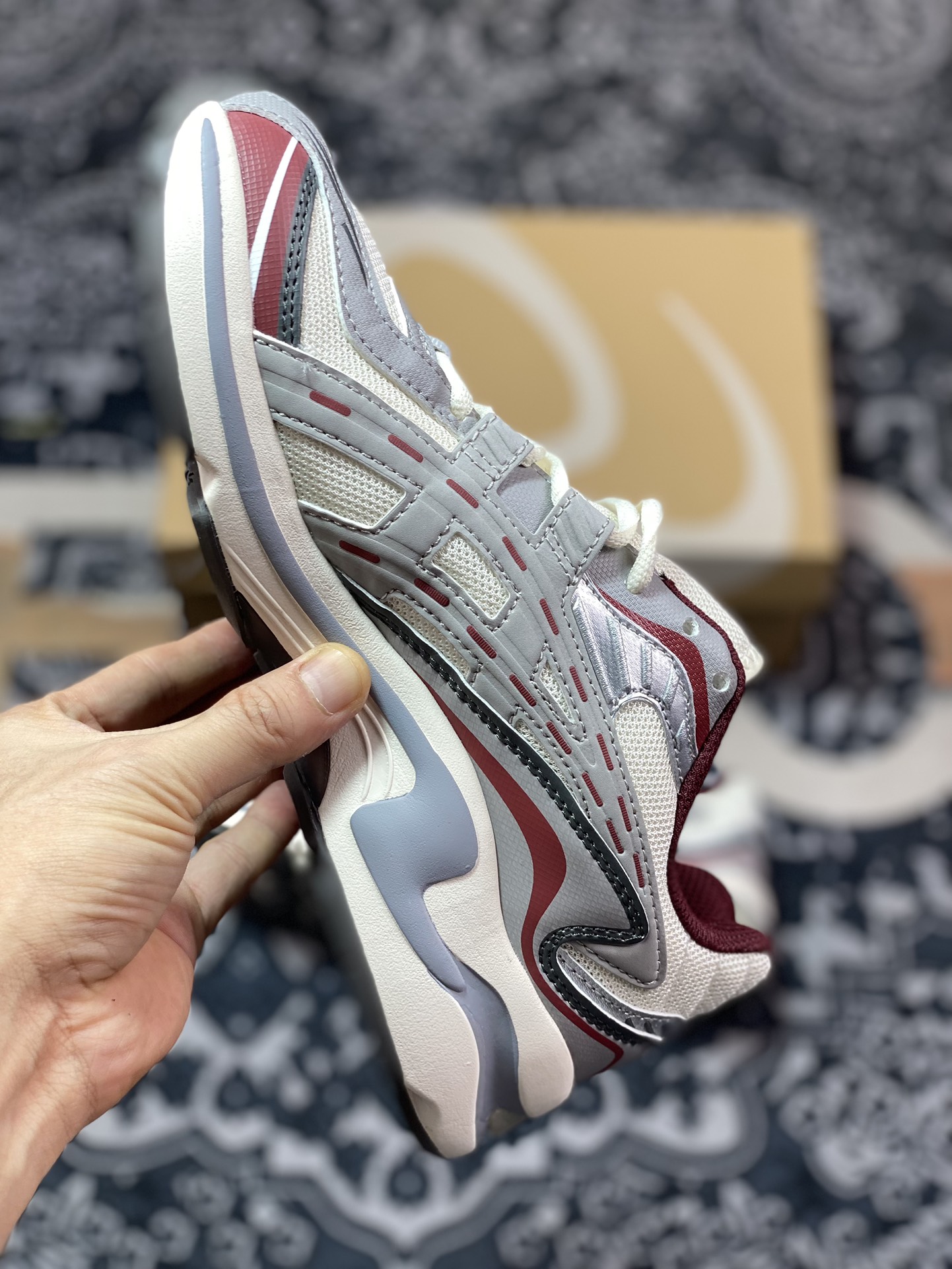 200 亚瑟士/Asics Gel-Preleus 虎牙系列低帮复古慢跑鞋“月岩灰米白酒红”1201A838-105