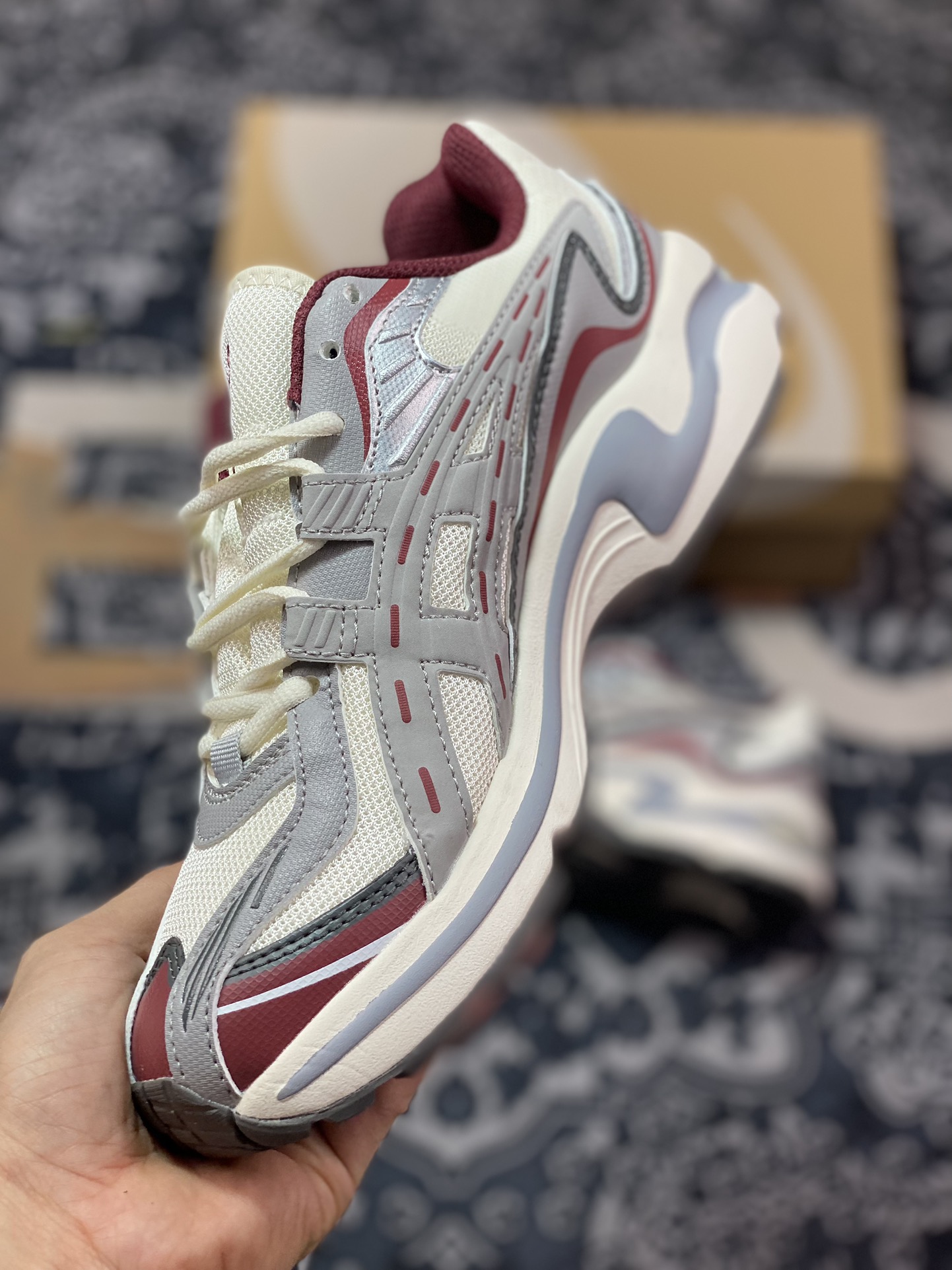 200 亚瑟士/Asics Gel-Preleus 虎牙系列低帮复古慢跑鞋“月岩灰米白酒红”1201A838-105