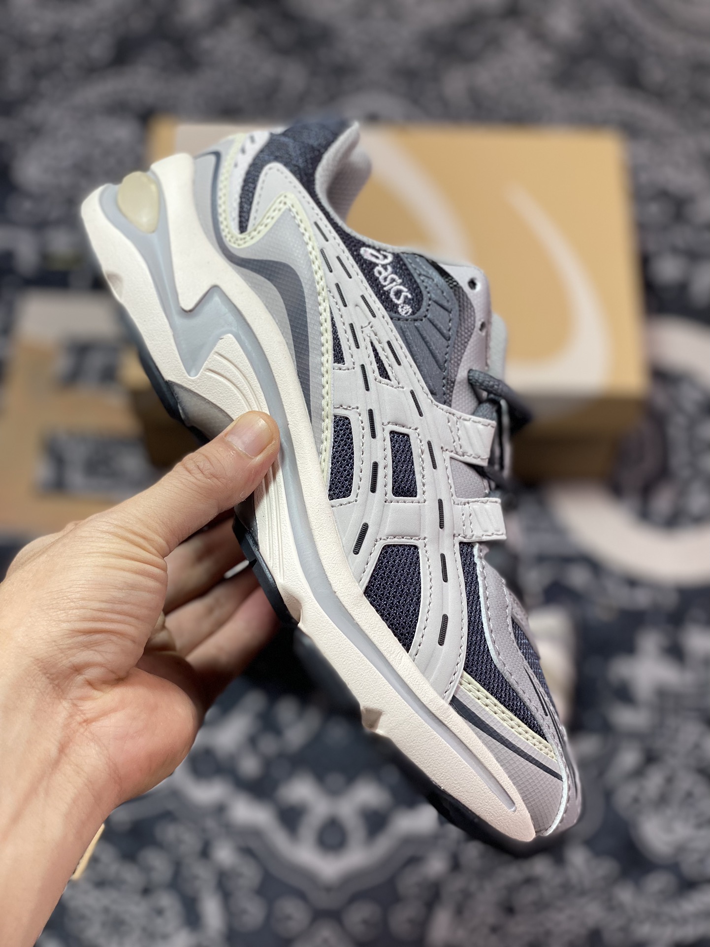 200 Asics Gel-Preleus 虎牙系列低帮复古慢跑鞋“浅灰米灰”1201A838-020