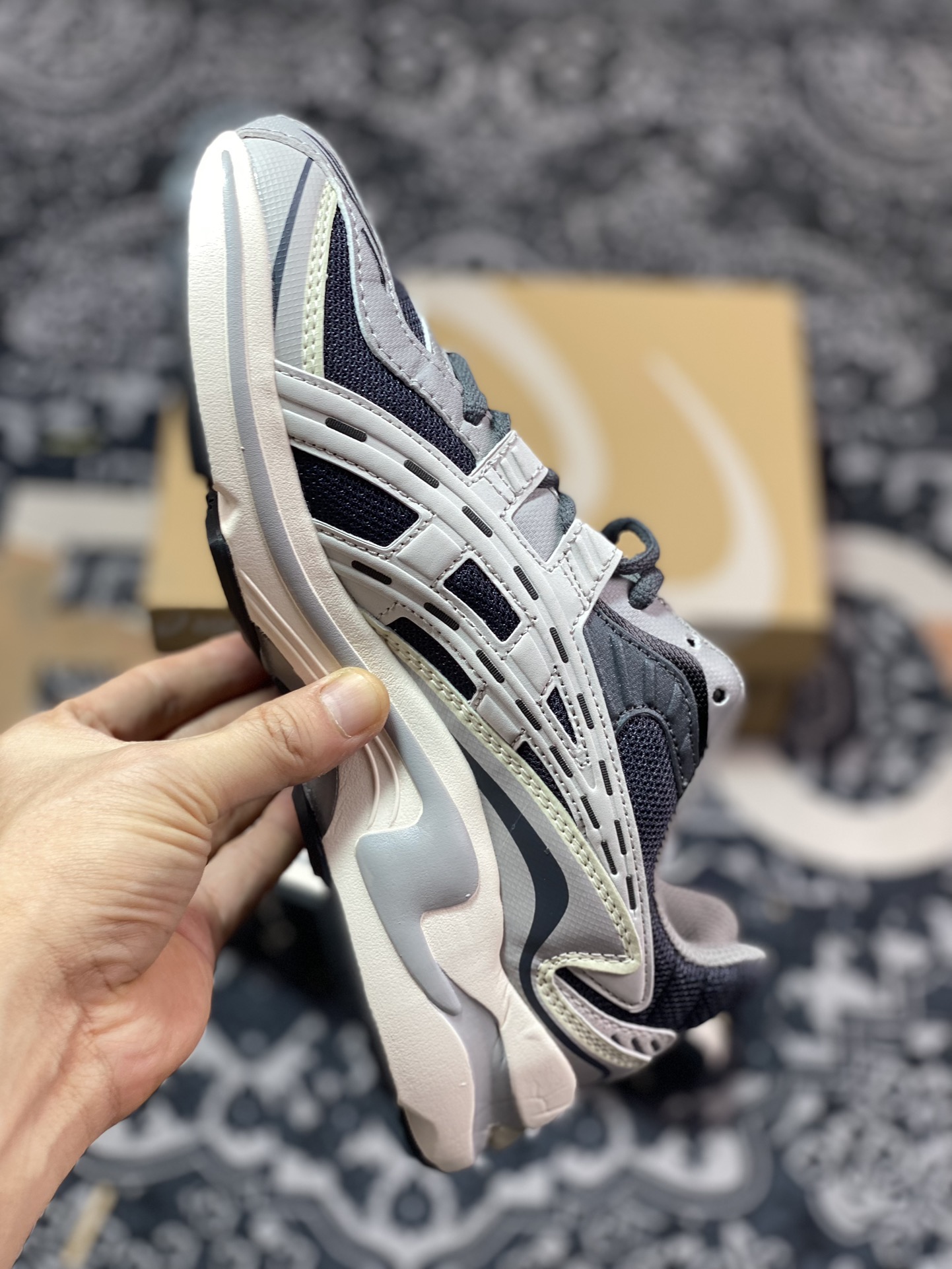 200 Asics Gel-Preleus 虎牙系列低帮复古慢跑鞋“浅灰米灰”1201A838-020