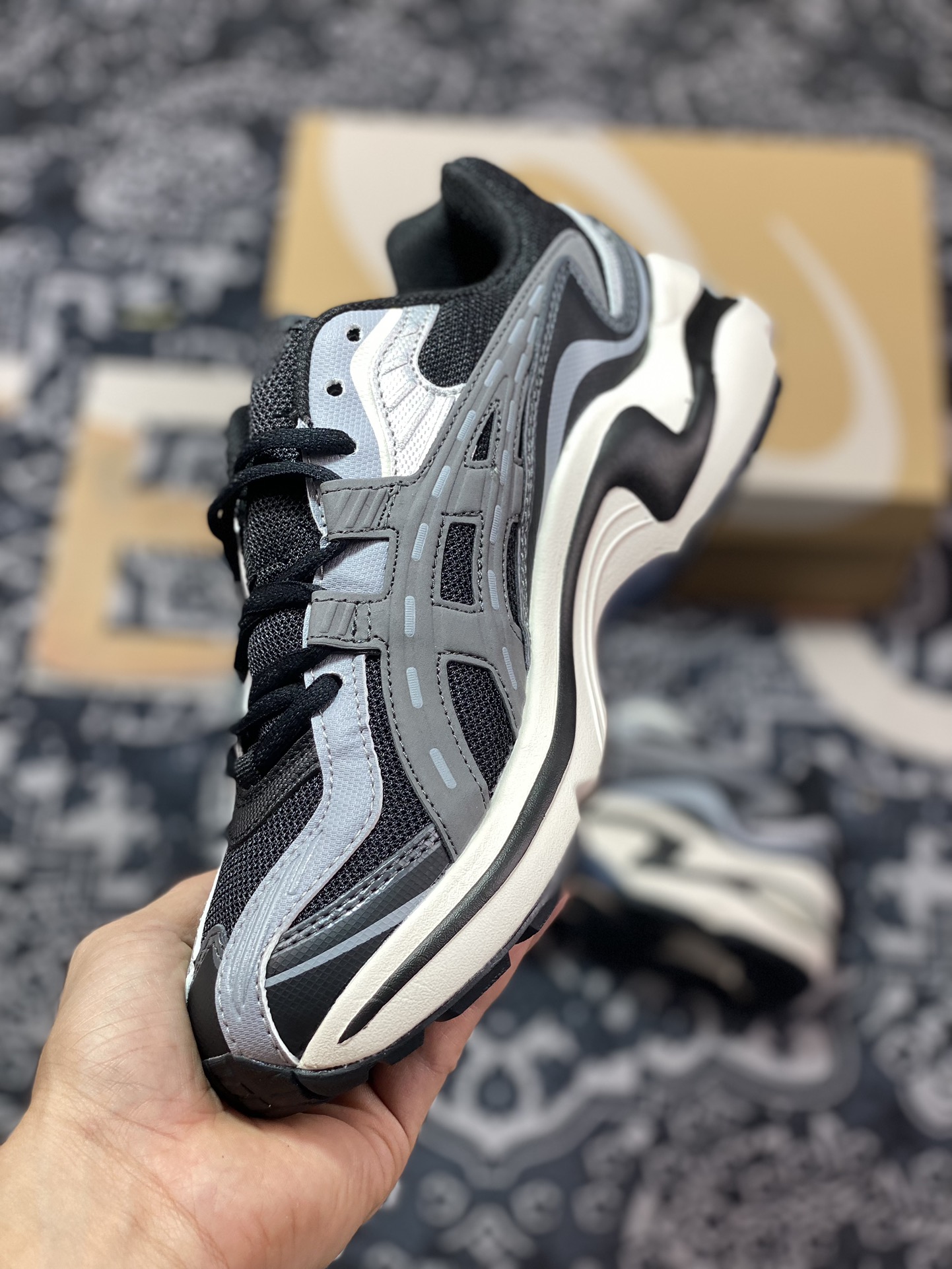 200 亚瑟士/Asics Gel-Preleus 虎牙系列低帮慢跑鞋“黑深灰银”1201A789-100