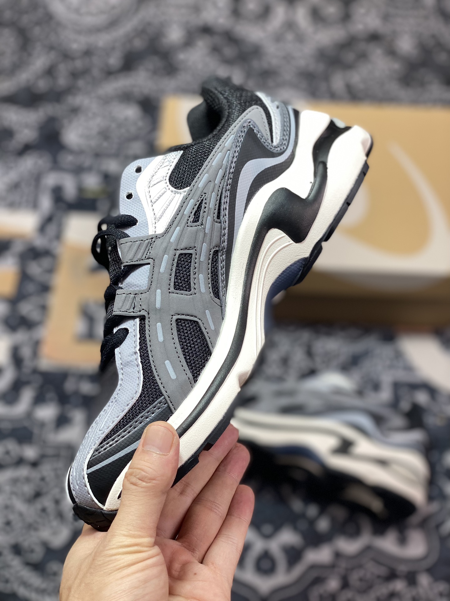 200 亚瑟士/Asics Gel-Preleus 虎牙系列低帮慢跑鞋“黑深灰银”1201A789-100