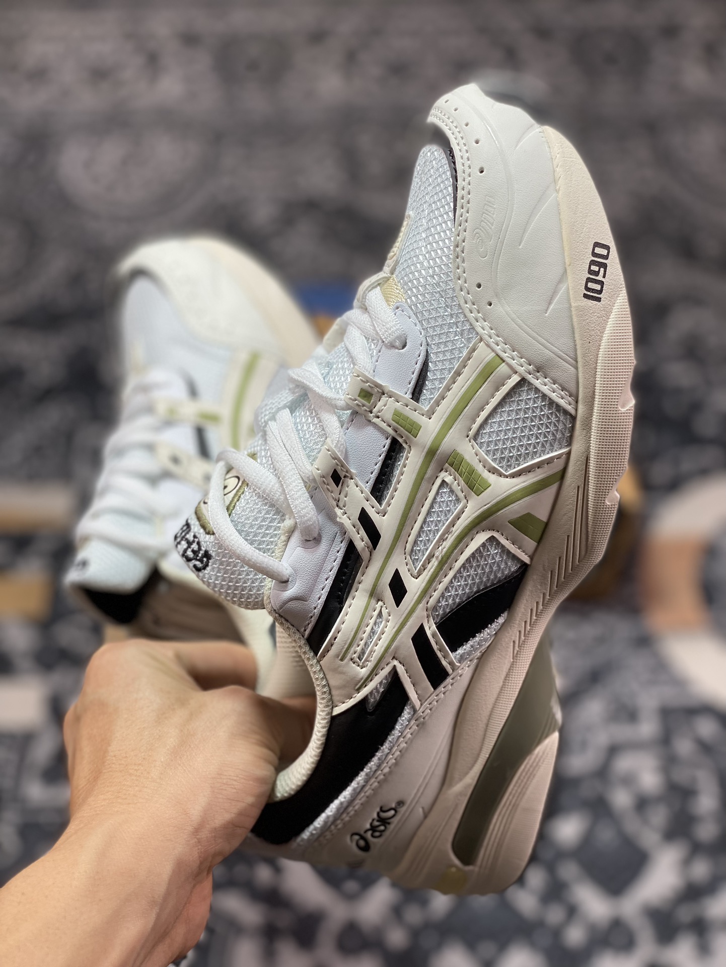 180 Asics Gel-1090 灰黑绿 亚瑟士复古时尚运动休闲鞋 1203A243-028