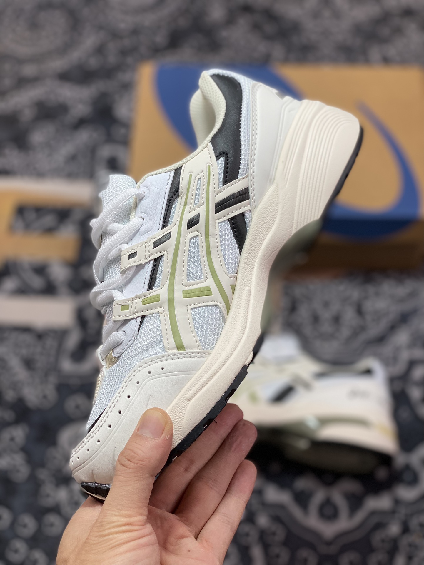 180 Asics Gel-1090 灰黑绿 亚瑟士复古时尚运动休闲鞋 1203A243-028