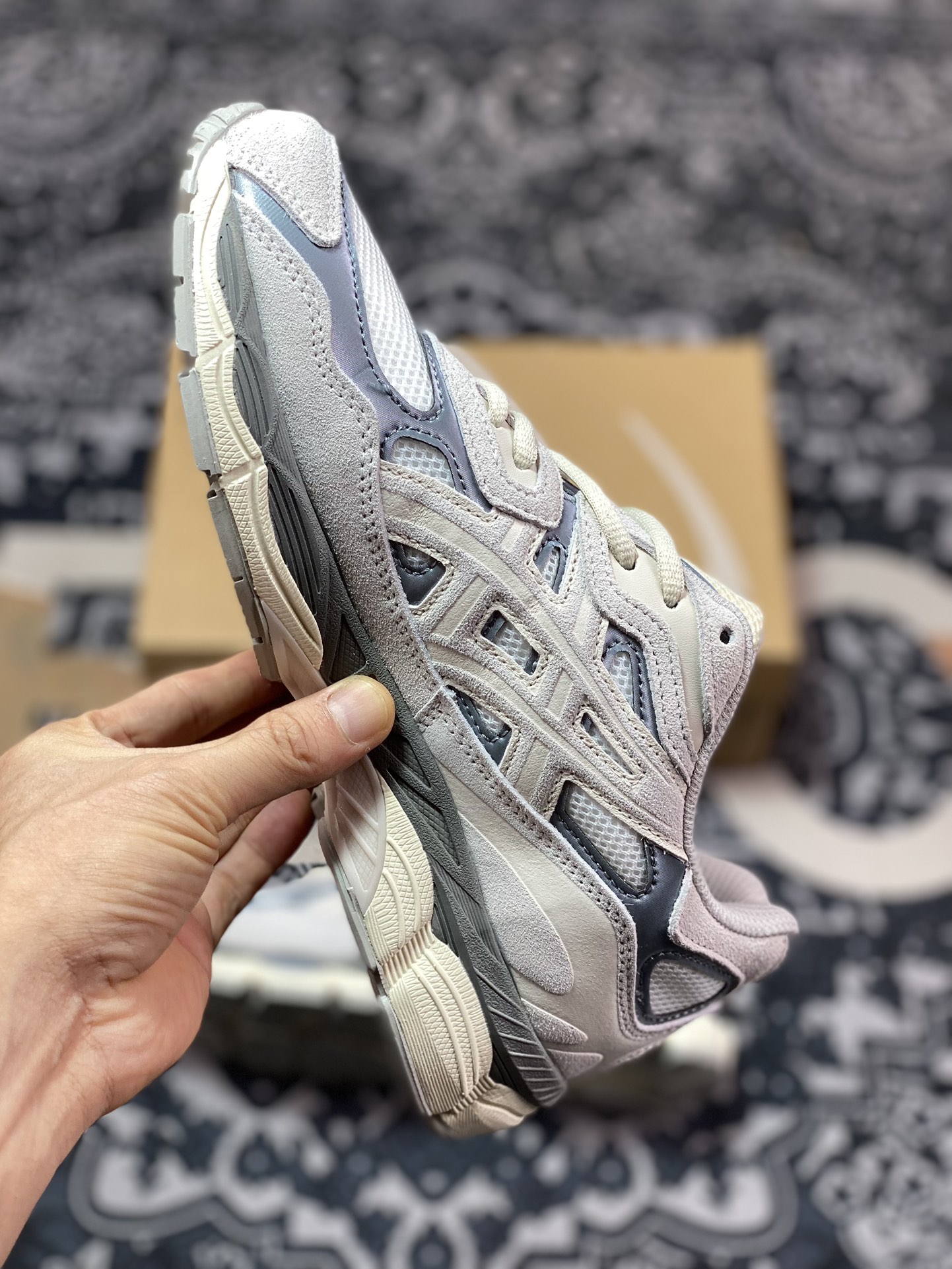 200 亚瑟士/Asics Gel-NYC 系列低帮复古休闲运动慢跑鞋“奶白深灰”1201A789-103