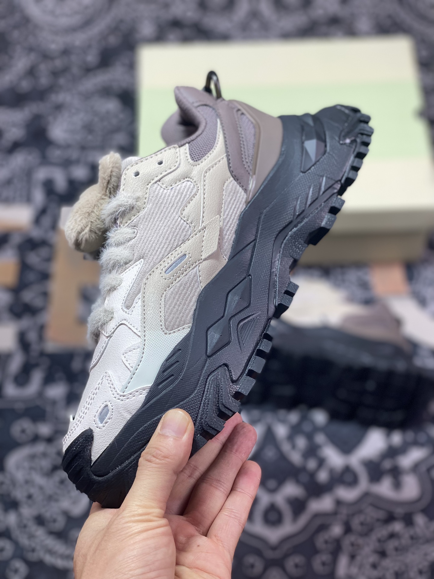 200 斐乐Fila Fusion Bianco 硬糖系列老爹风增高厚底慢跑鞋“奶白黑羽毛灰毛绒兔耳朵”T12W341302FGF