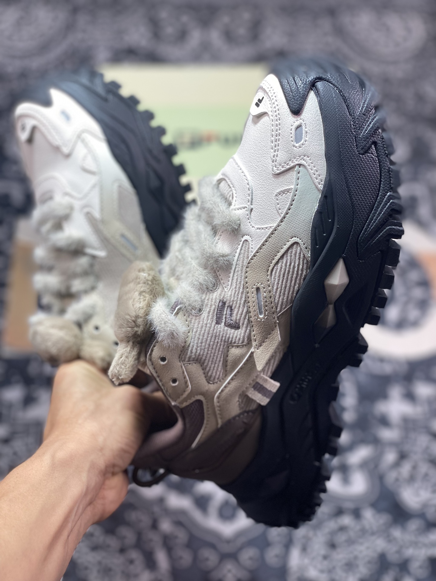 200 斐乐Fila Fusion Bianco 硬糖系列老爹风增高厚底慢跑鞋“奶白黑羽毛灰毛绒兔耳朵”T12W341302FGF