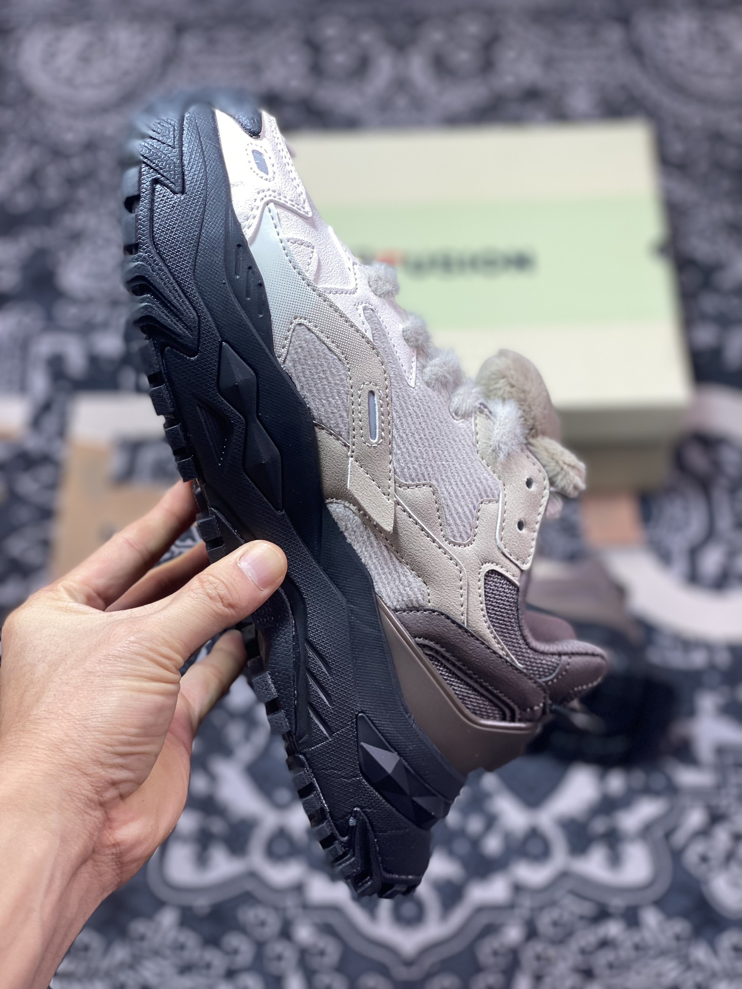 200 斐乐Fila Fusion Bianco 硬糖系列老爹风增高厚底慢跑鞋“奶白黑羽毛灰毛绒兔耳朵”T12W341302FGF