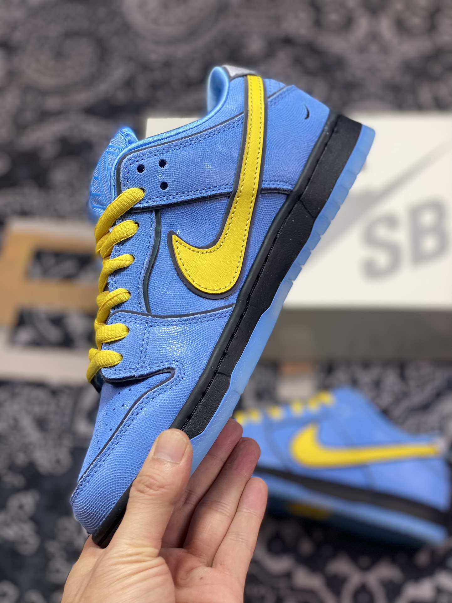 The Powerpuff Girl x Nike Dunk SB Low Powerpuff Girls Blue and Yellow FZ8320-400