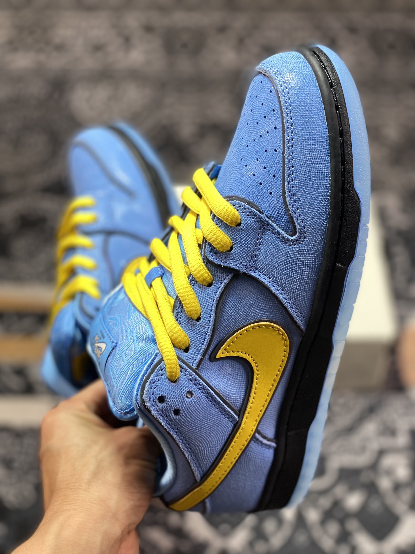 The Powerpuff Girl x Nike Dunk SB Low Powerpuff Girls Blue and Yellow FZ8320-400