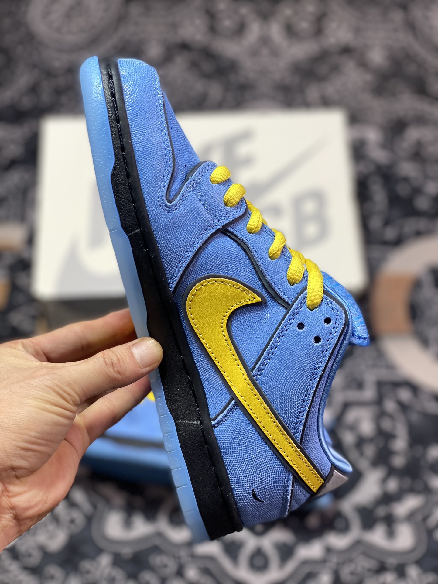 The Powerpuff Girl x Nike Dunk SB Low Powerpuff Girls Blue and Yellow FZ8320-400