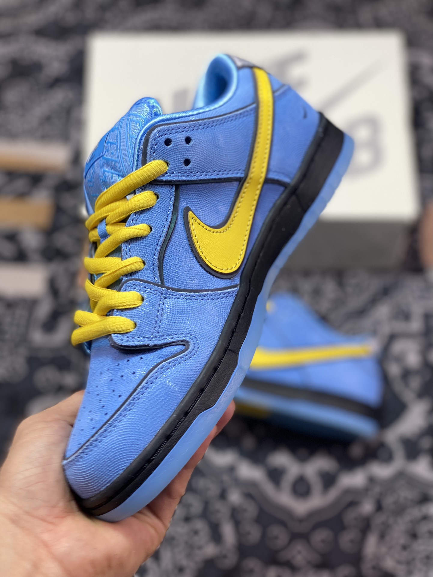 The Powerpuff Girl x Nike Dunk SB Low Powerpuff Girls Blue and Yellow FZ8320-400