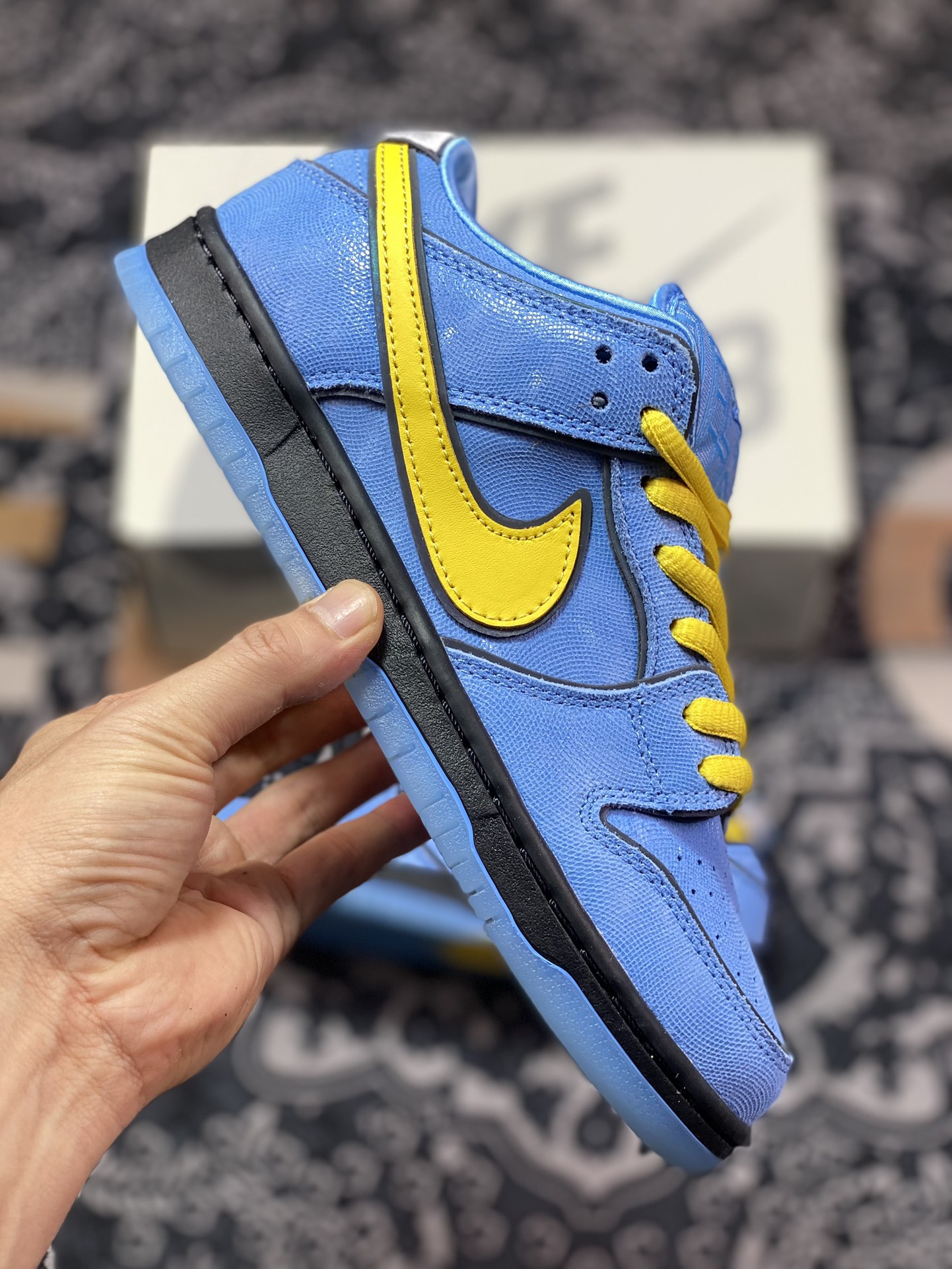 The Powerpuff Girl x Nike Dunk SB Low Powerpuff Girls Blue and Yellow FZ8320-400