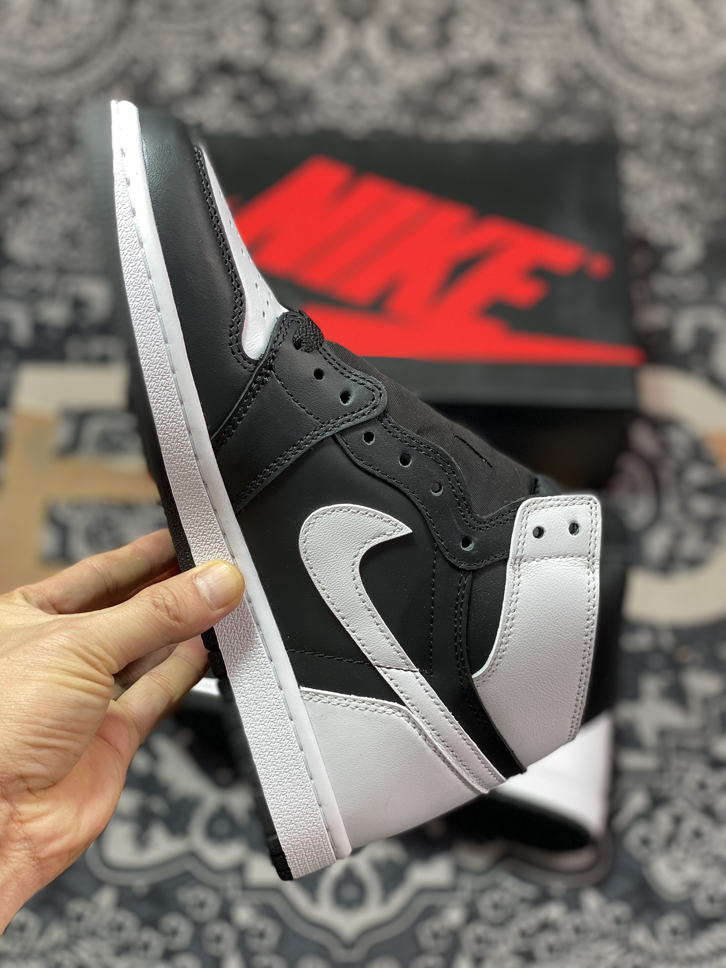 S1 Air Jordan AJ1 Retro High High Top Reverse White and Black DZ5485-010