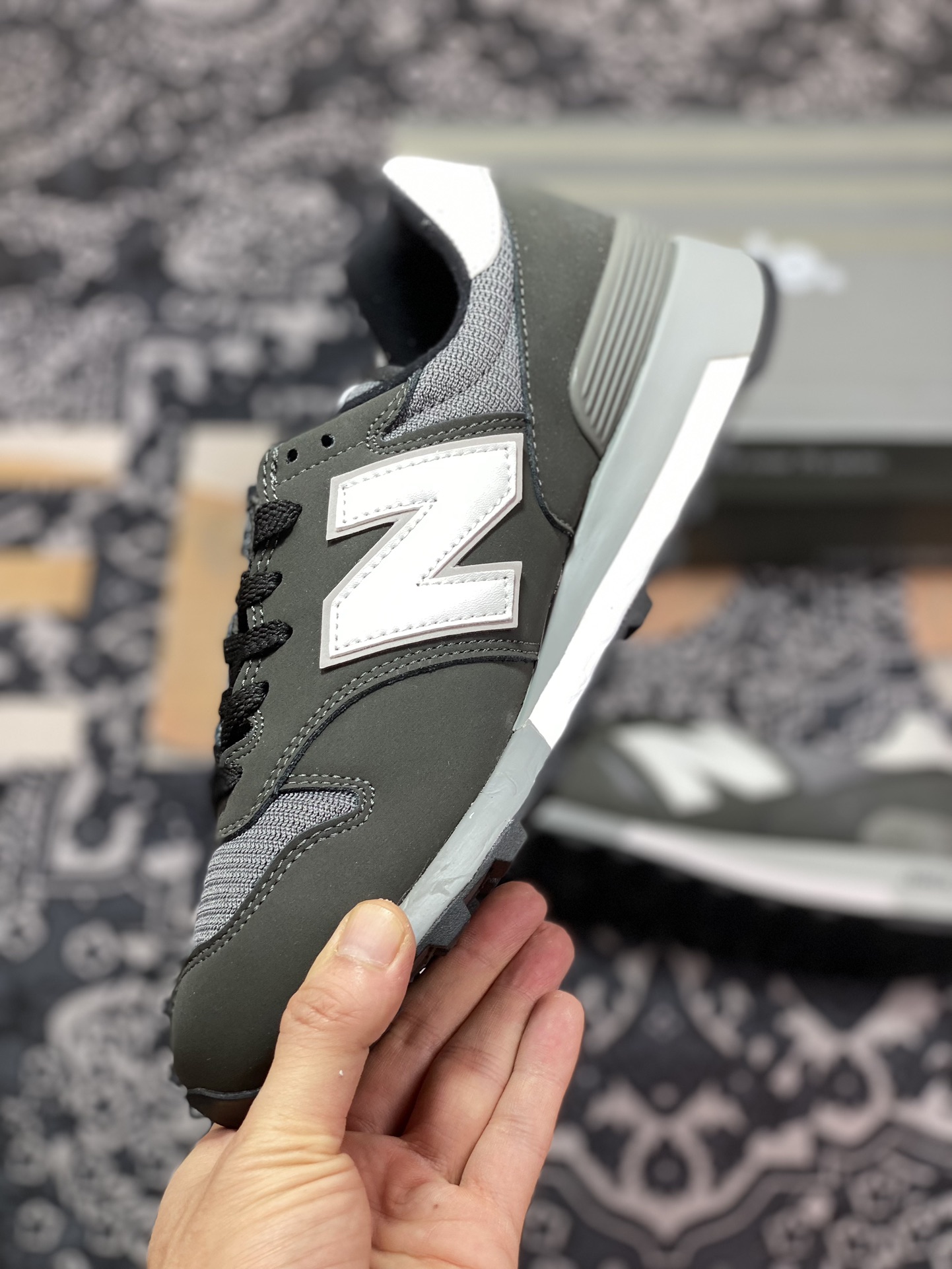 240 New Balance M1300系列经典复古低帮慢跑鞋“元祖深灰白”M1300CLB