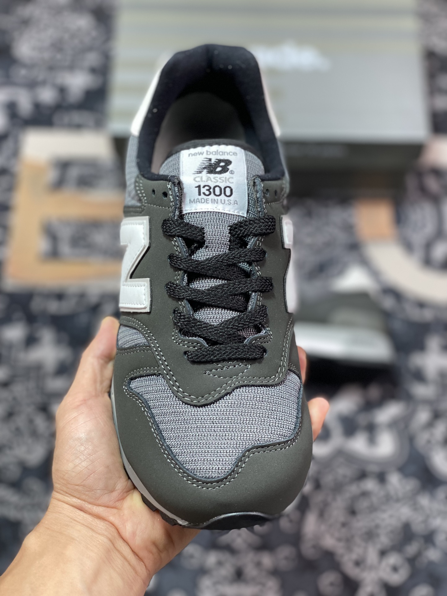 240 New Balance M1300系列经典复古低帮慢跑鞋“元祖深灰白”M1300CLB