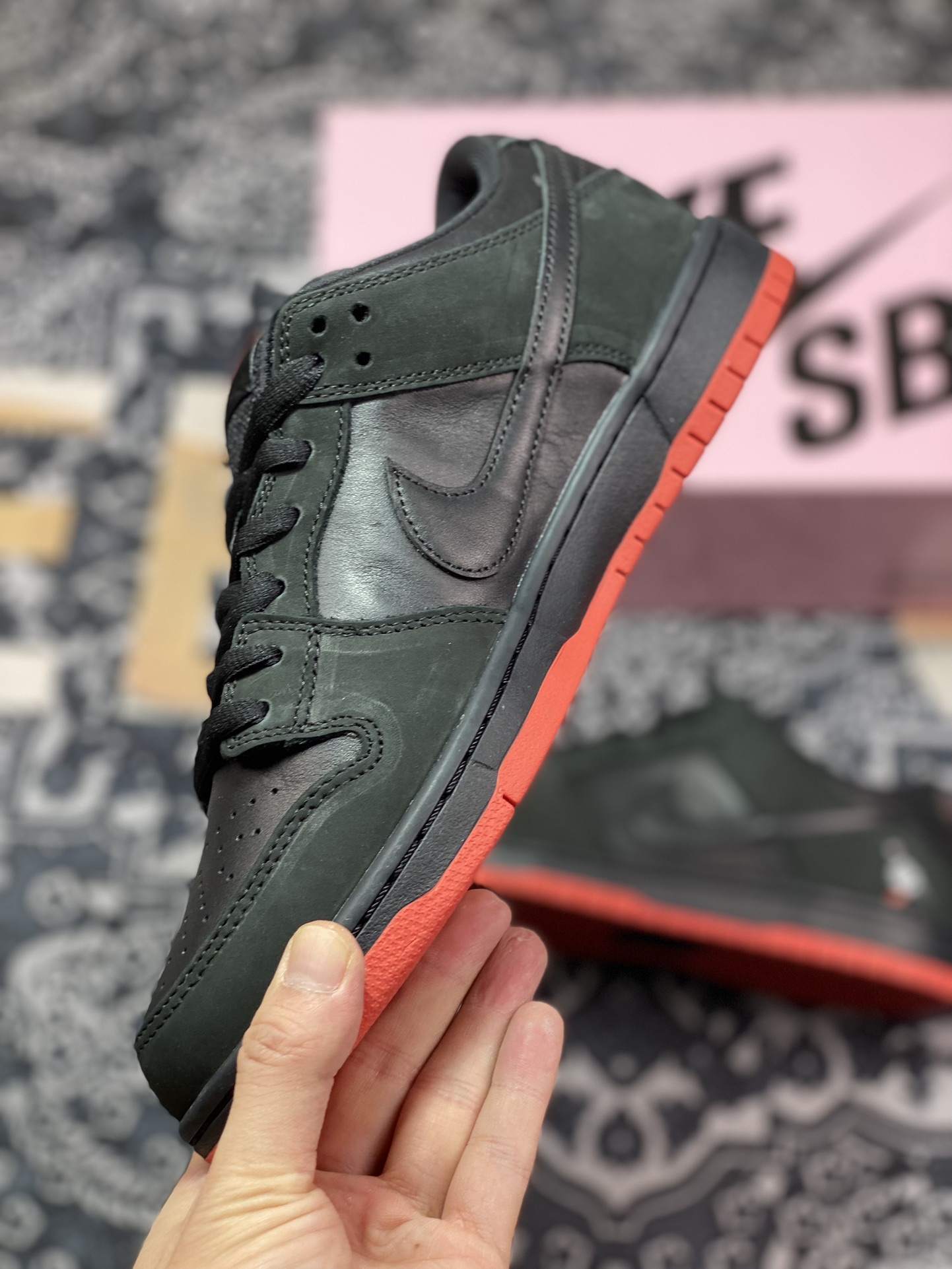 380 优选 Nike  Dunk SB Low Black Pigeon 黑鸽子 883232-008