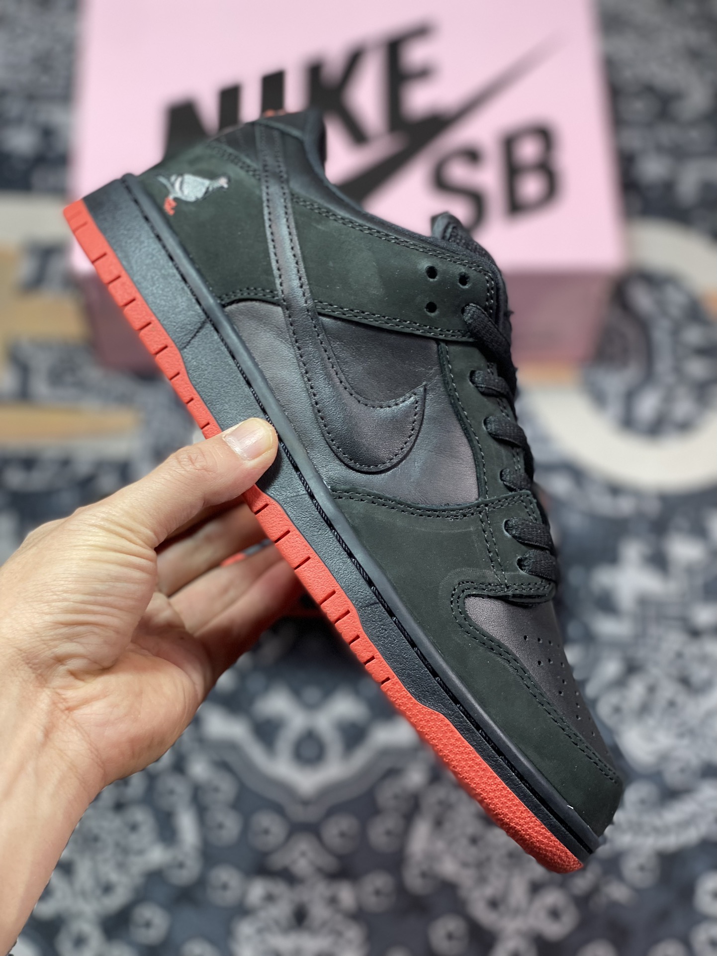 380 优选 Nike  Dunk SB Low Black Pigeon 黑鸽子 883232-008