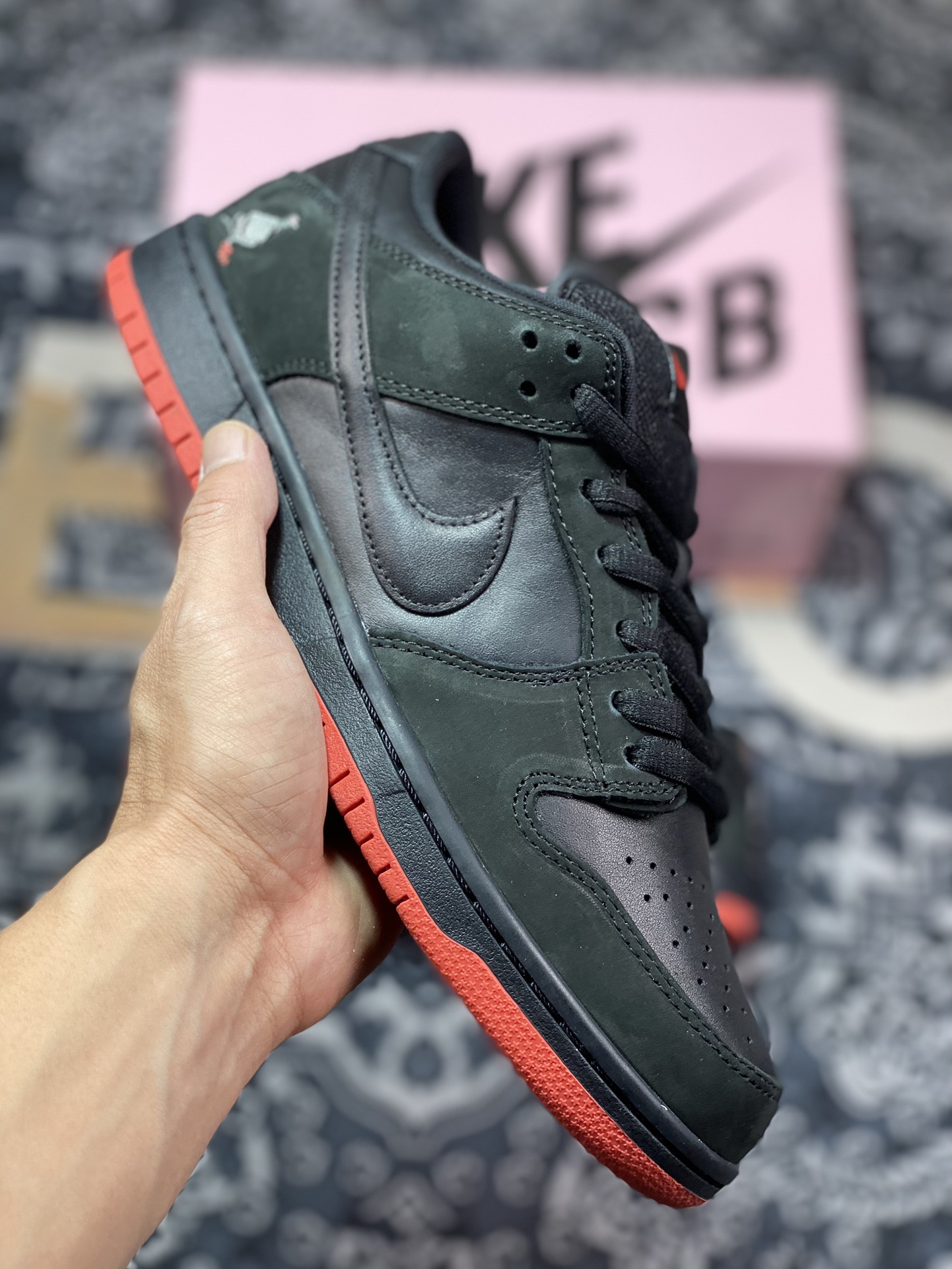 380 优选 Nike  Dunk SB Low Black Pigeon 黑鸽子 883232-008