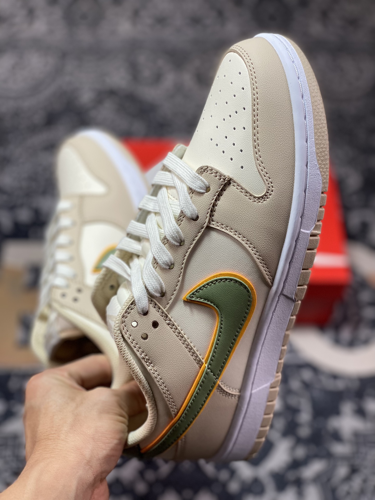 Nike Dunk Low ”Pale Ivory” Yellow-green Nike Dunk is a classic basketball shoe from the 1980s FQ6869-131