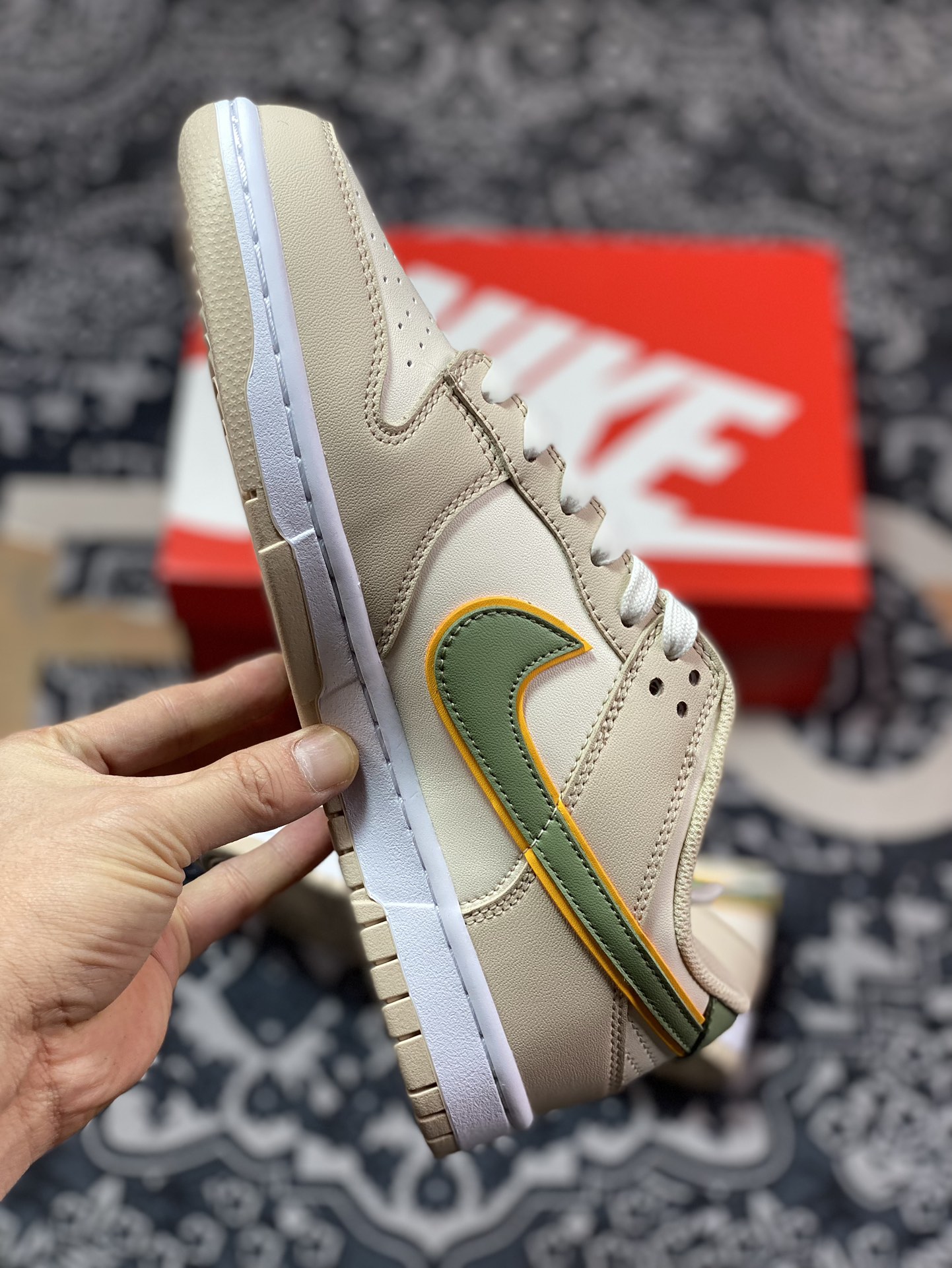 Nike Dunk Low ”Pale Ivory” Yellow-green Nike Dunk is a classic basketball shoe from the 1980s FQ6869-131