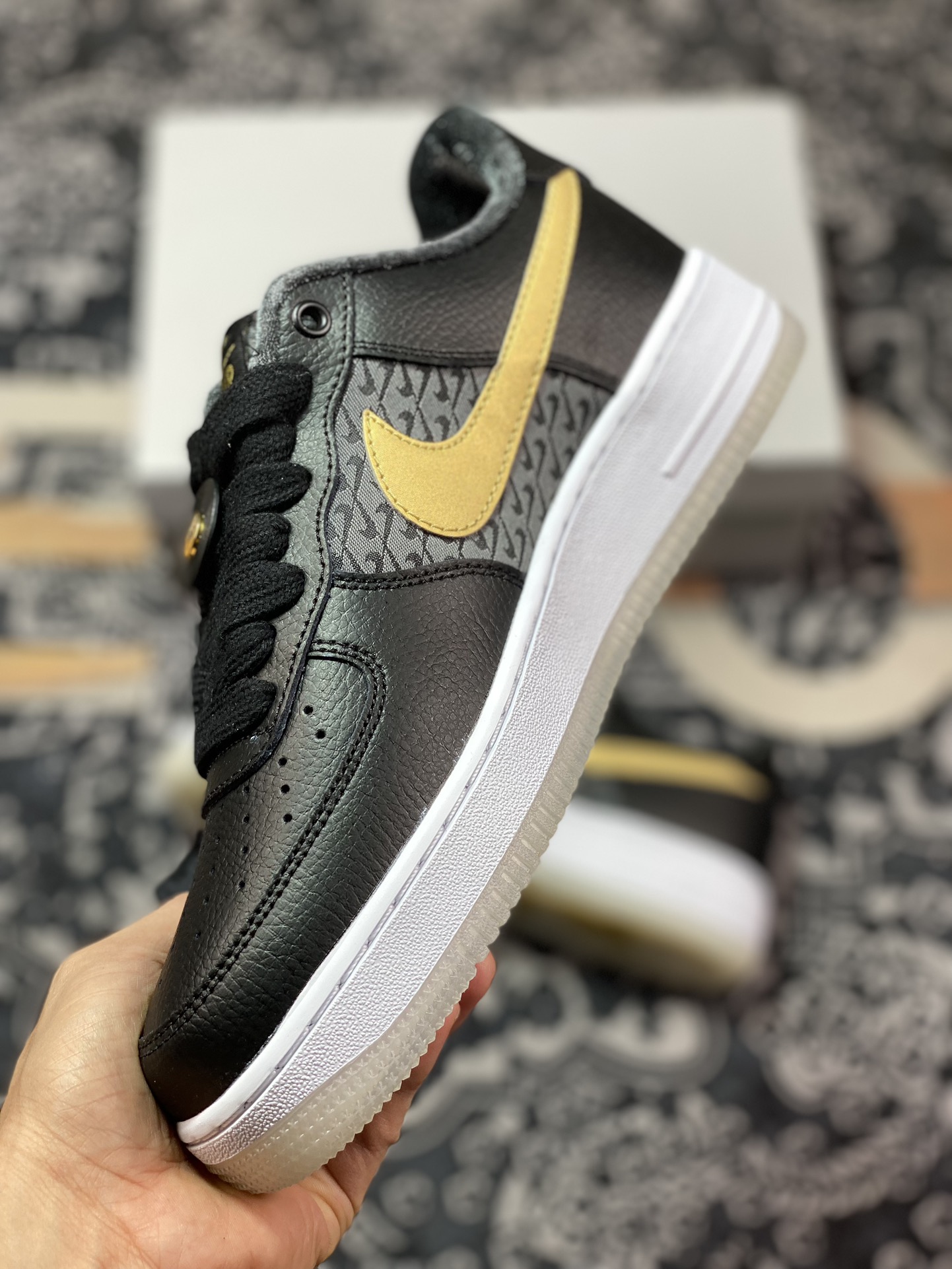 200 Air Force 1 '07 Low 黑金 FN6977-010