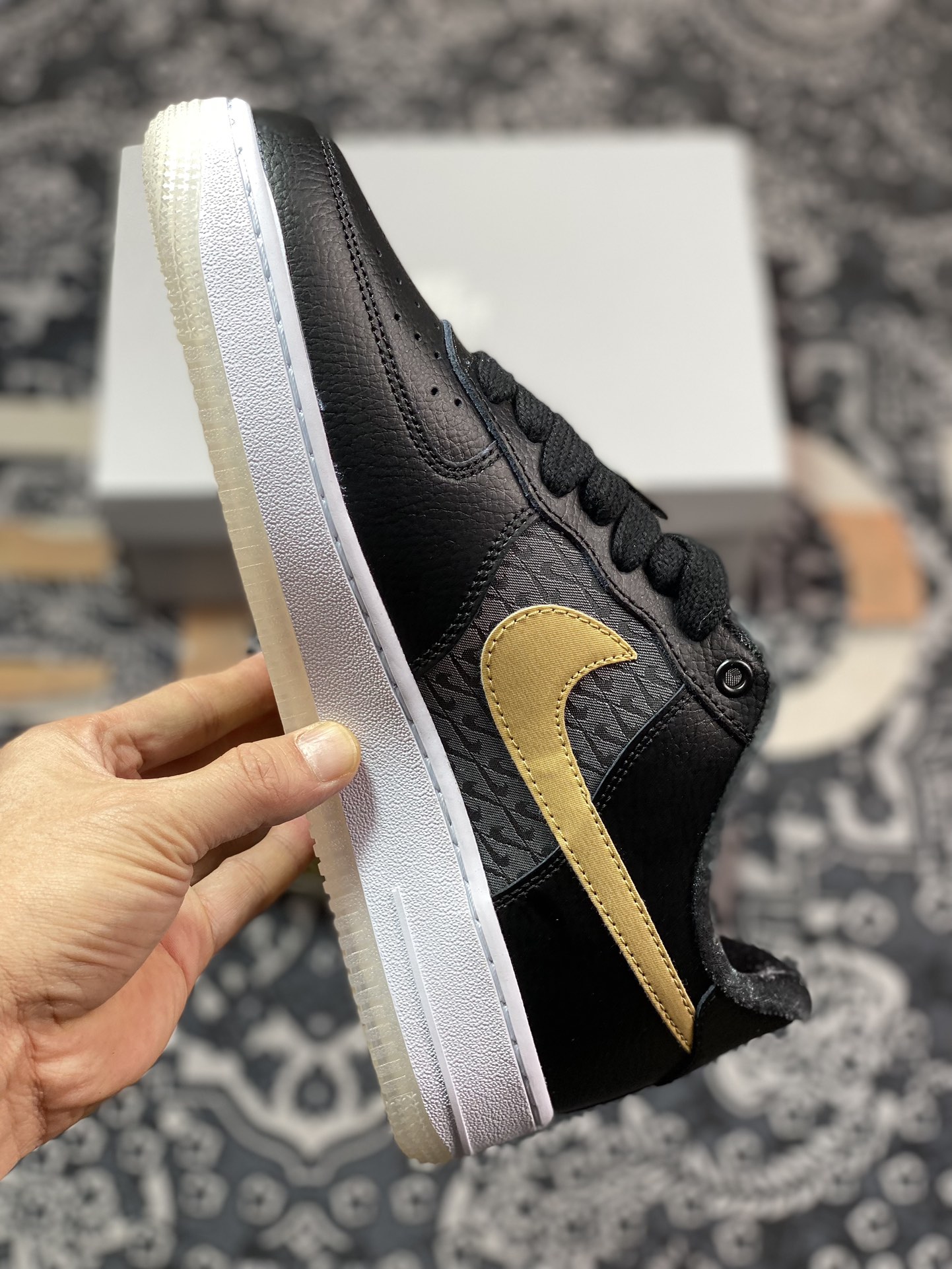 200 Air Force 1 '07 Low 黑金 FN6977-010