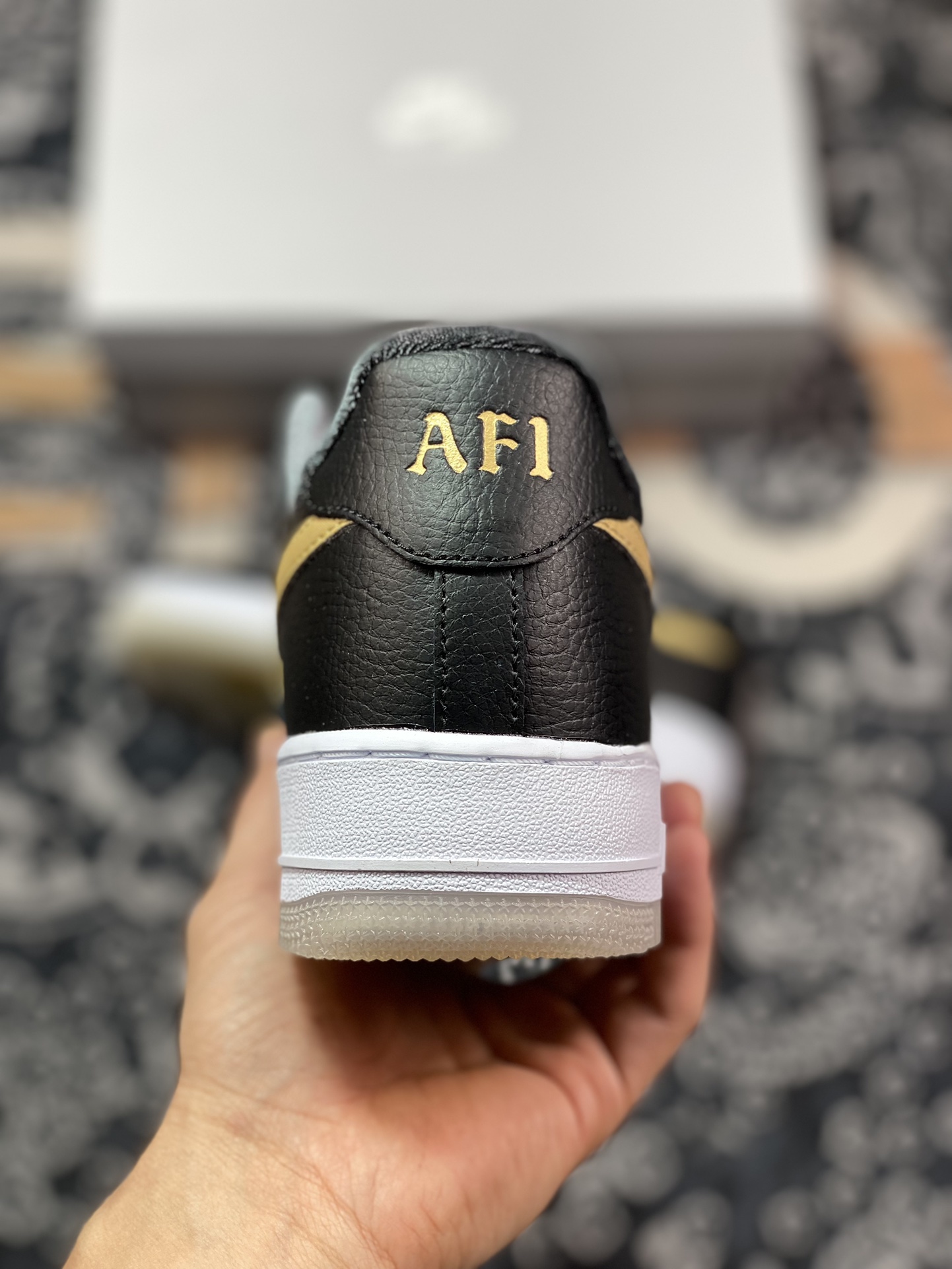 200 Air Force 1 '07 Low 黑金 FN6977-010