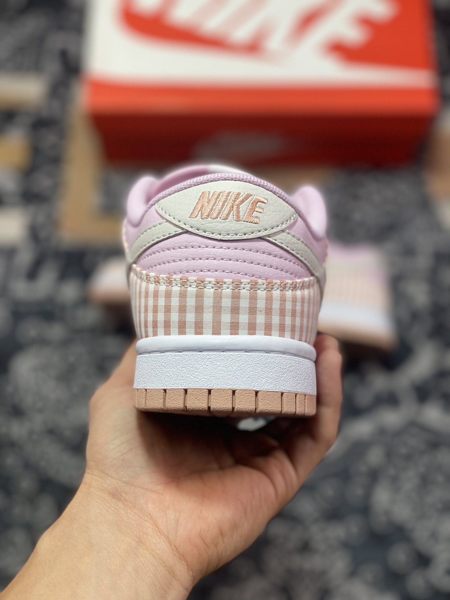 220  Nike Dunk Low WMNS “Pink Gingham” 珍珠粉   FB9881-600