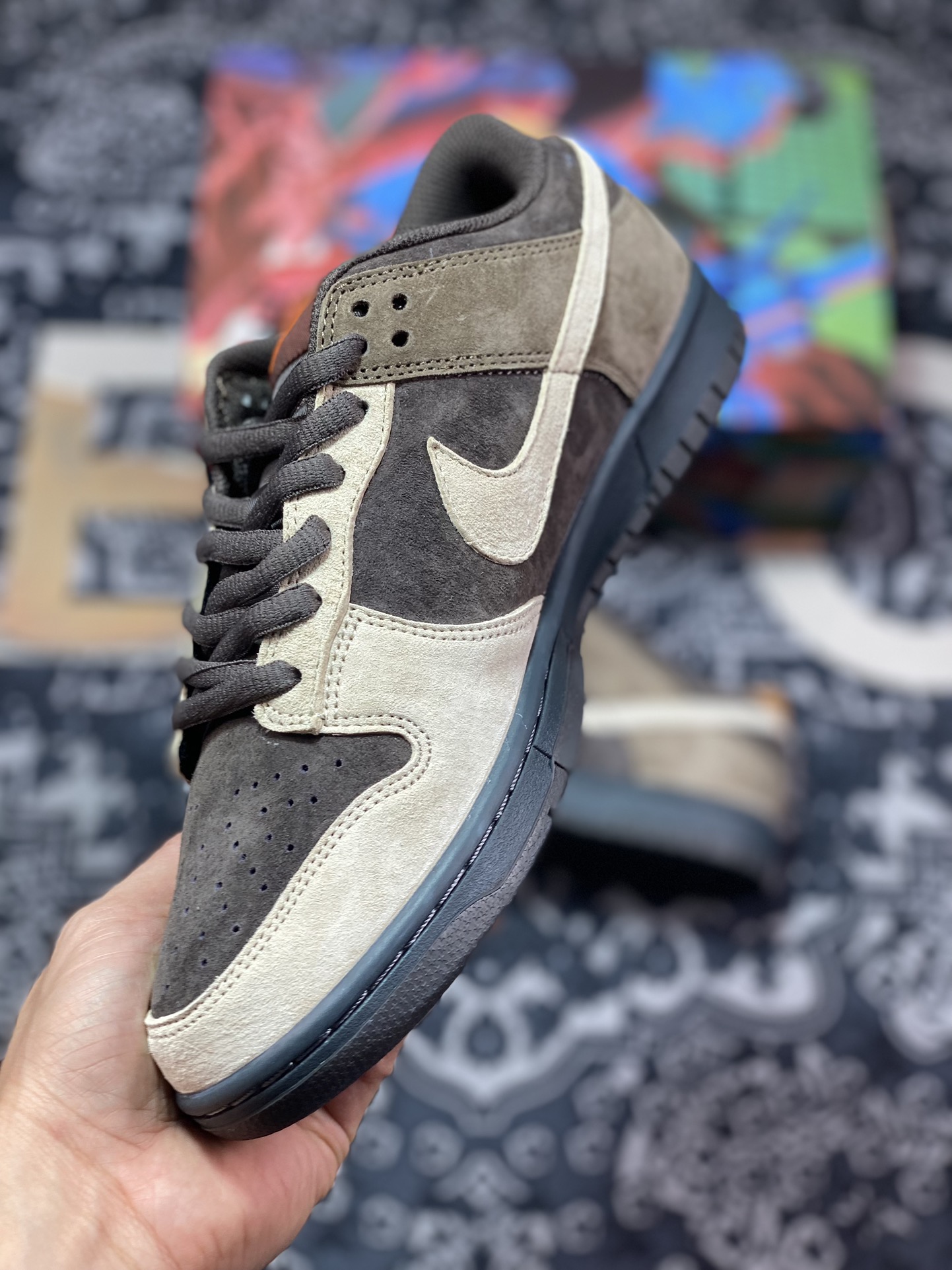 300 Otomo Katsuhiro x Nike SB Dunk Low ”Steamboy OST”麂皮 灰棕熊   UK2320-189