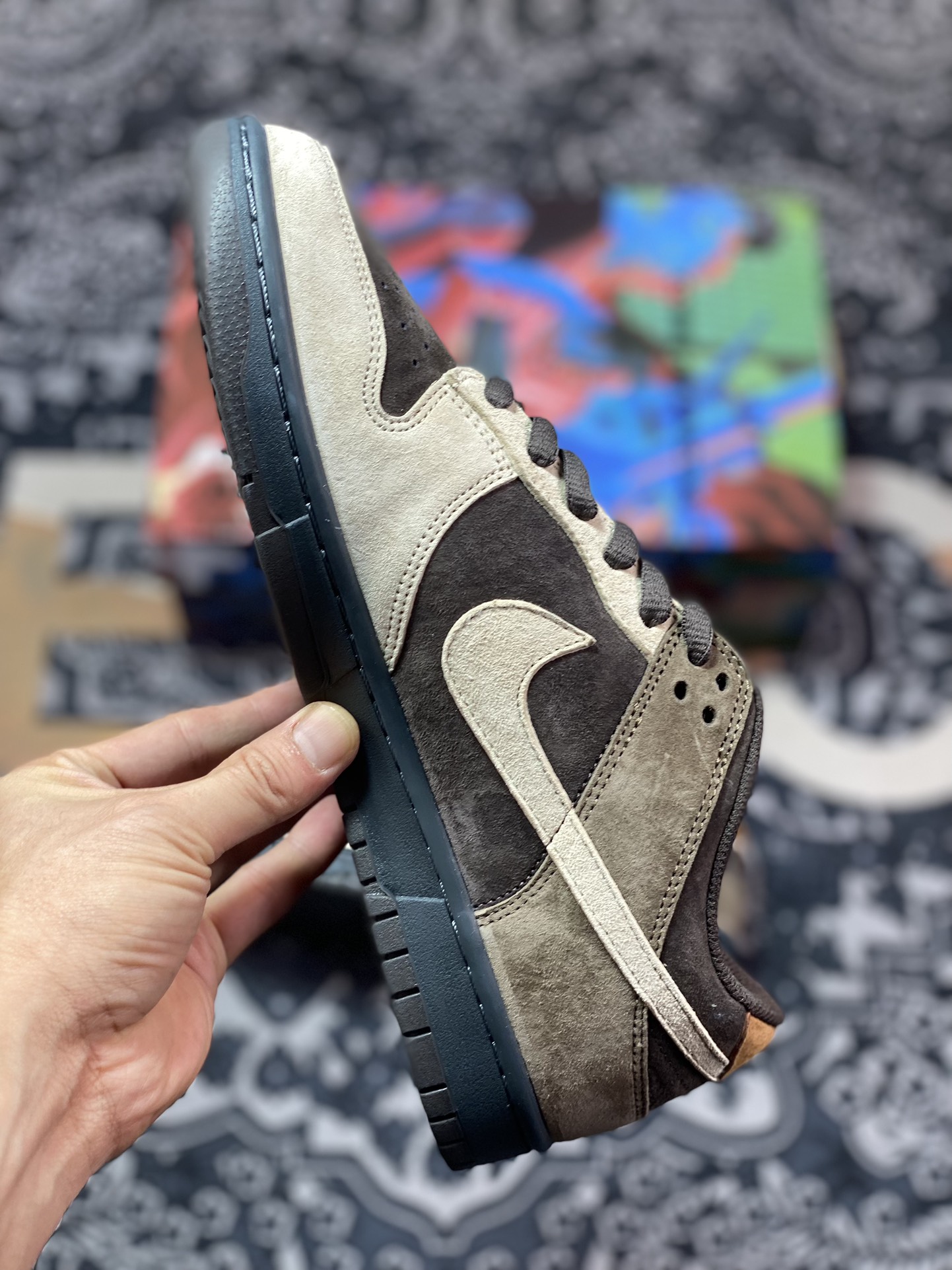 300 Otomo Katsuhiro x Nike SB Dunk Low ”Steamboy OST”麂皮 灰棕熊   UK2320-189