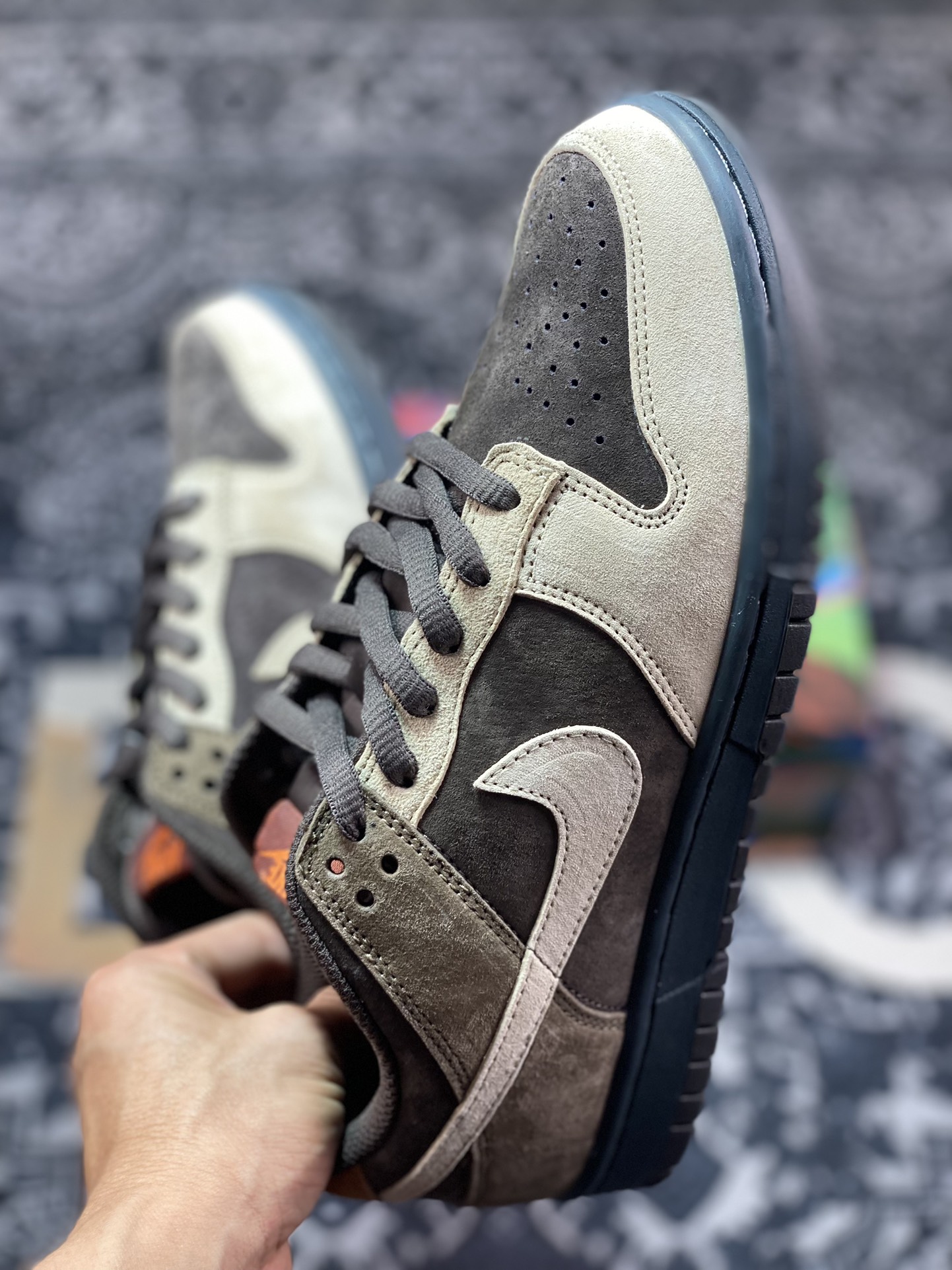 300 Otomo Katsuhiro x Nike SB Dunk Low ”Steamboy OST”麂皮 灰棕熊   UK2320-189