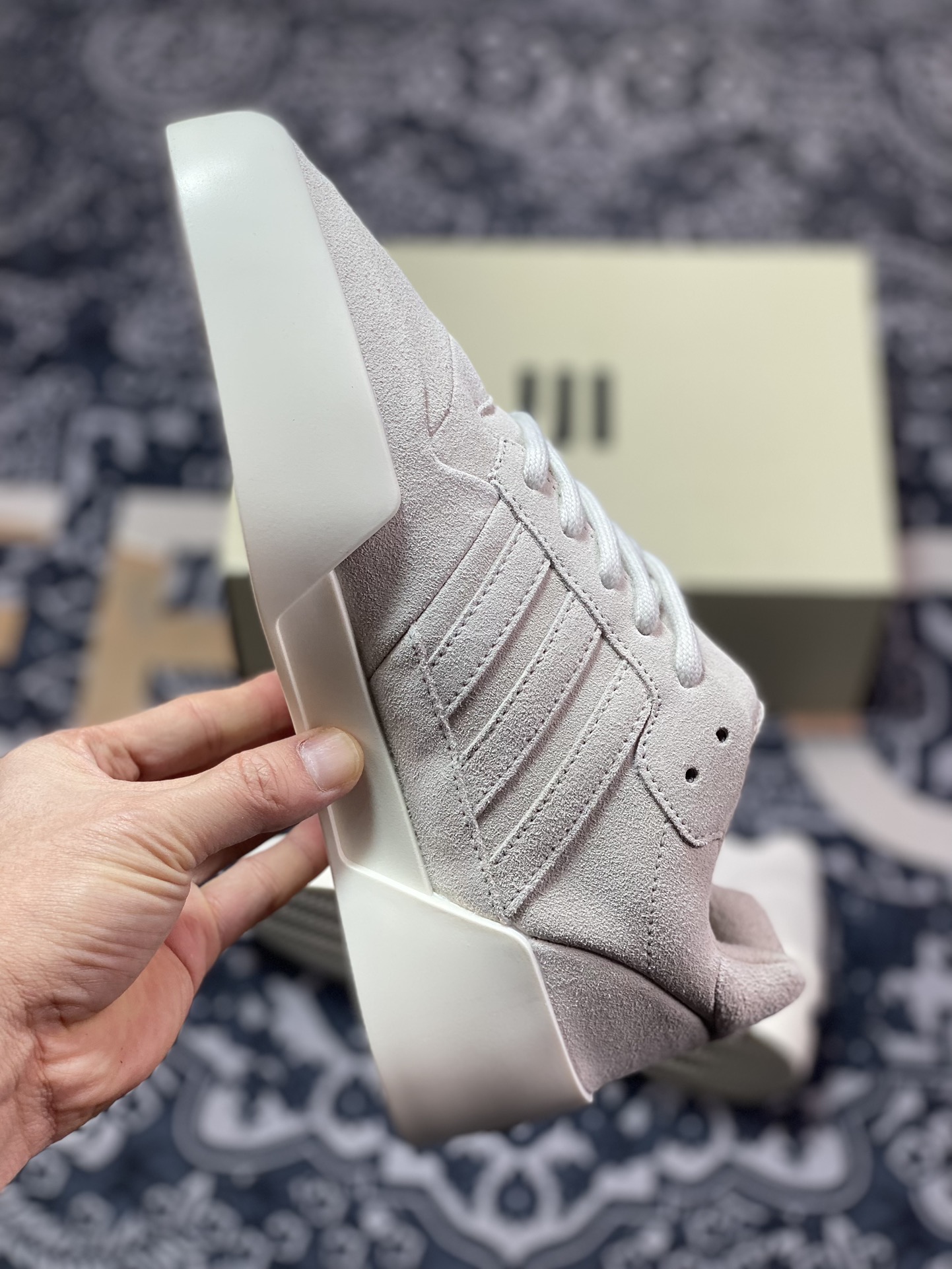 300 Fear Of God x adidas Athletics Forum 86 Low”Grey”罗马改良系列低帮板鞋“翻毛浅灰米白”IE6215