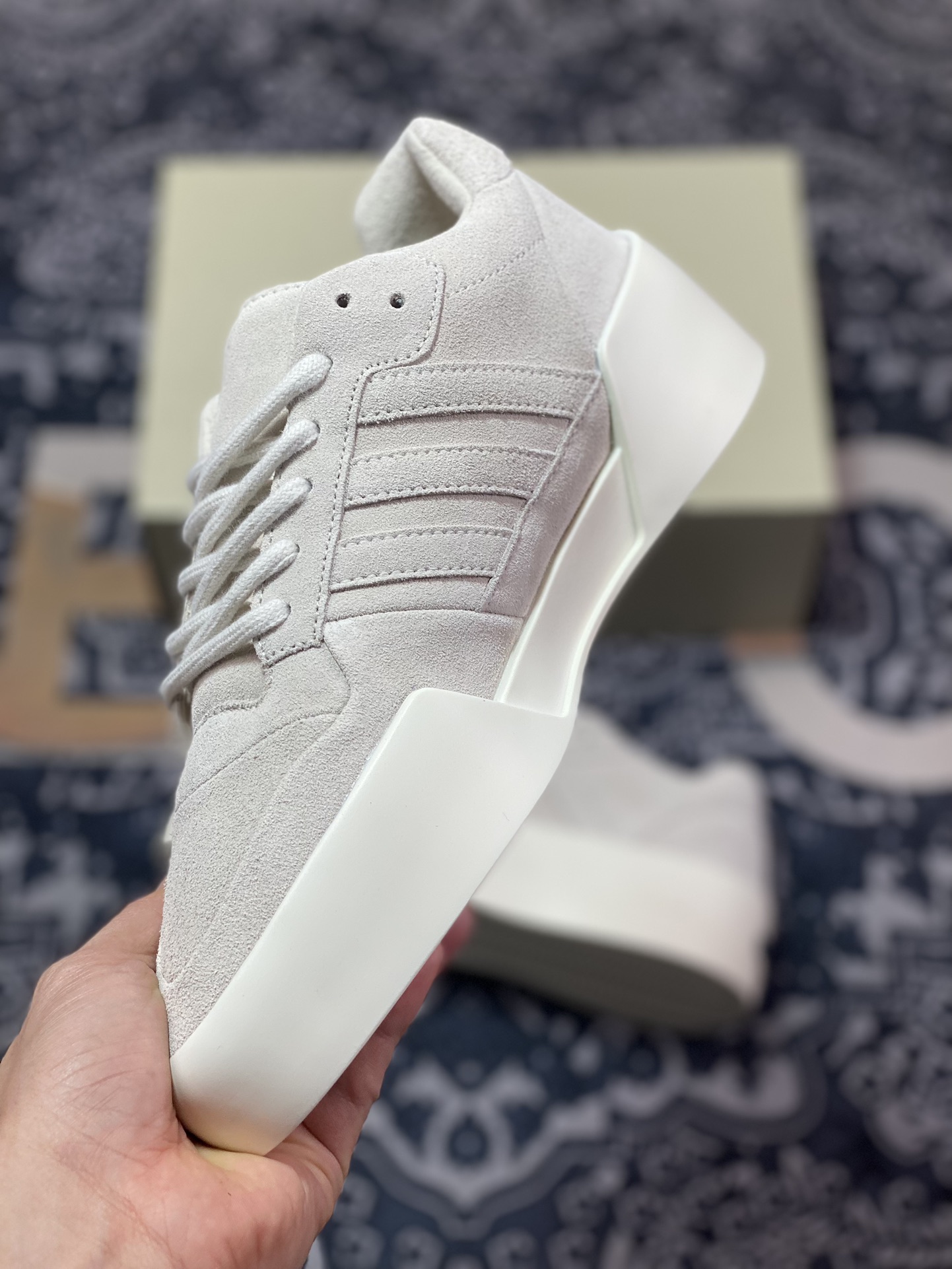 300 Fear Of God x adidas Athletics Forum 86 Low”Grey”罗马改良系列低帮板鞋“翻毛浅灰米白”IE6215