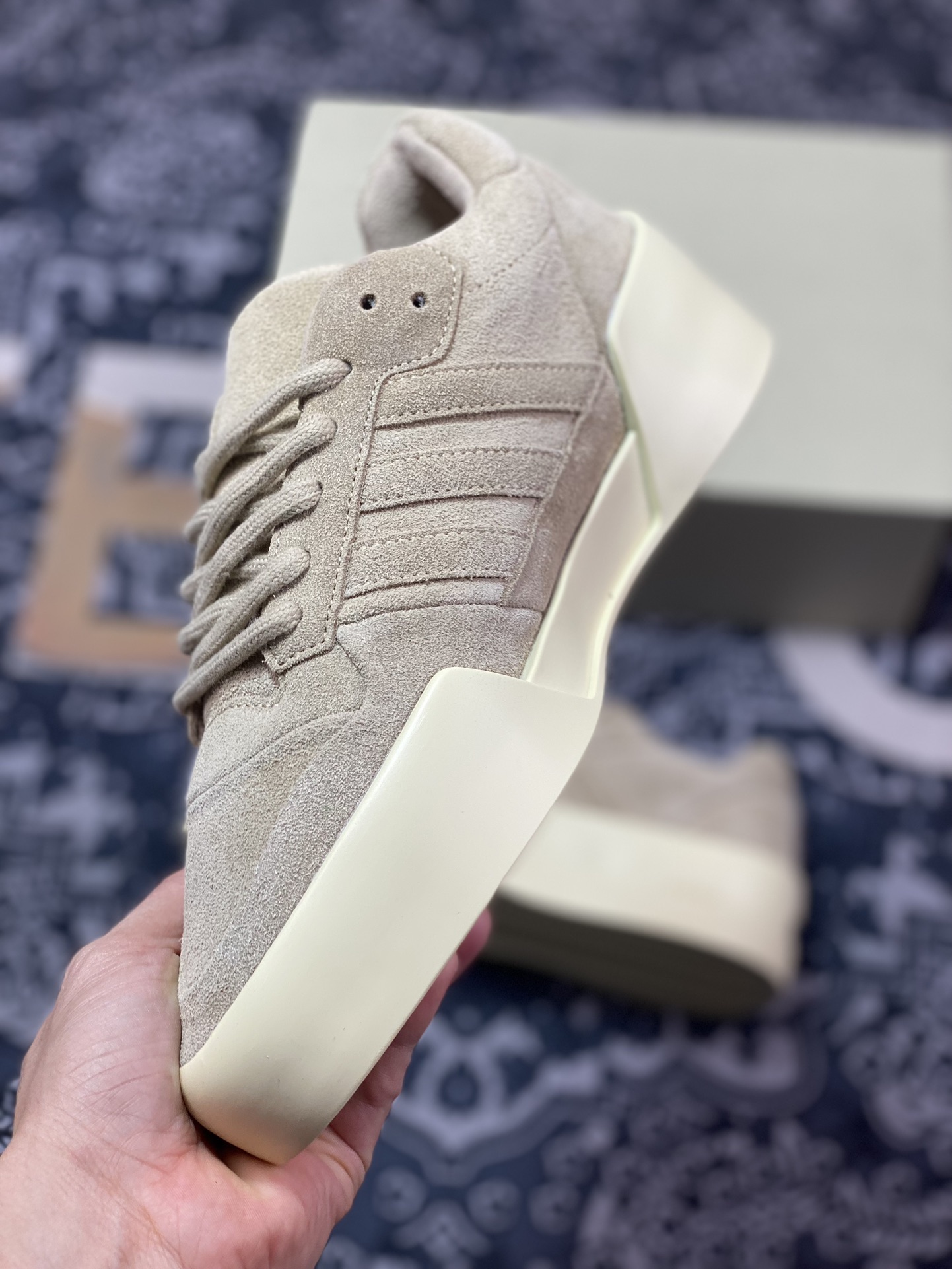 300 Fear Of God x adidas Athletics Forum 86 Low”Sand”罗马改良系列低帮增高板鞋“翻毛沙棕米黄底”IE6213