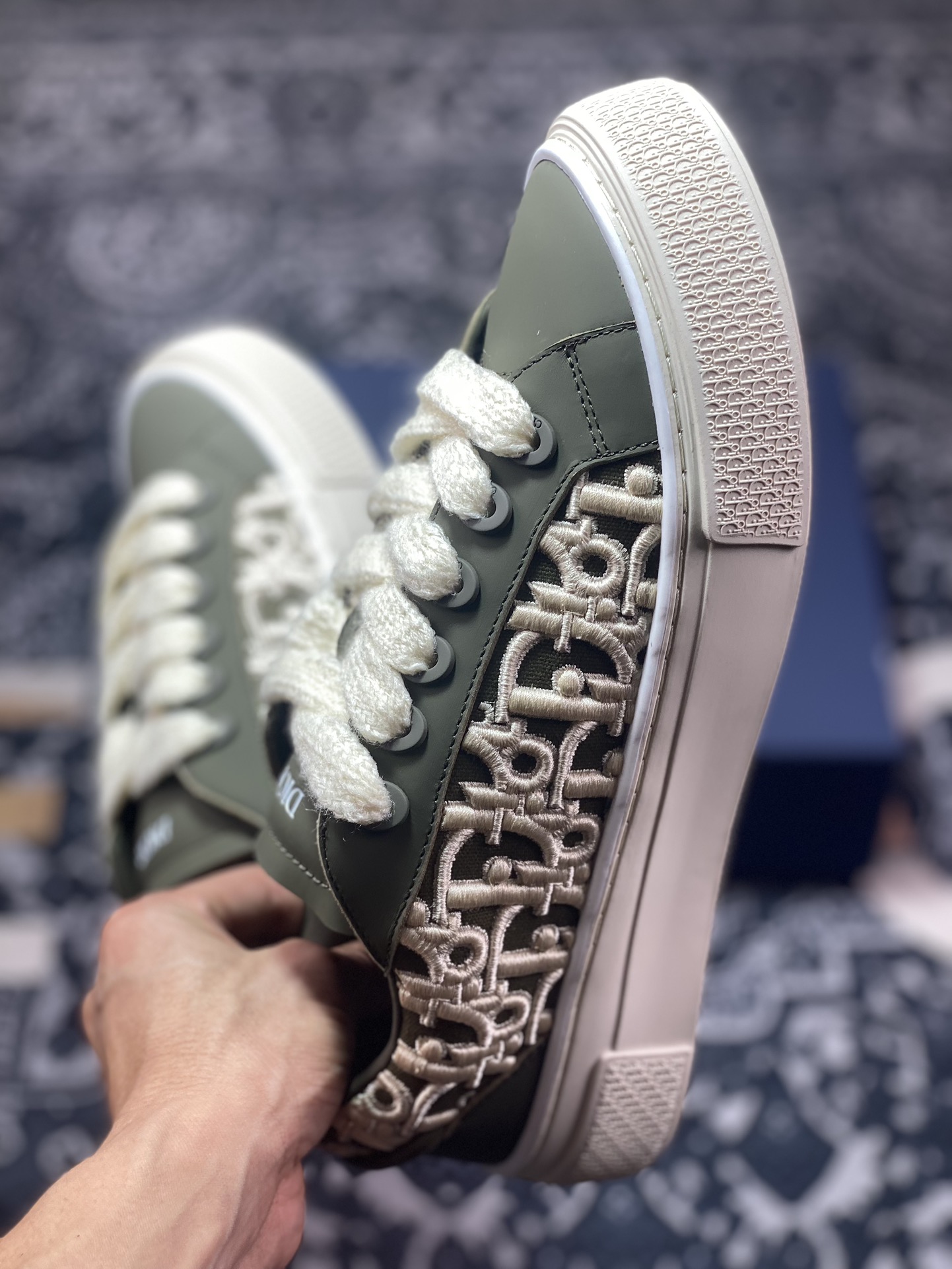 优选 Dior x Denim Tears 23ss 联名合作款B33系列 圆头休闲板鞋 白色马海毛宽鞋带和哑光同色调饰面黄铜孔眼白色