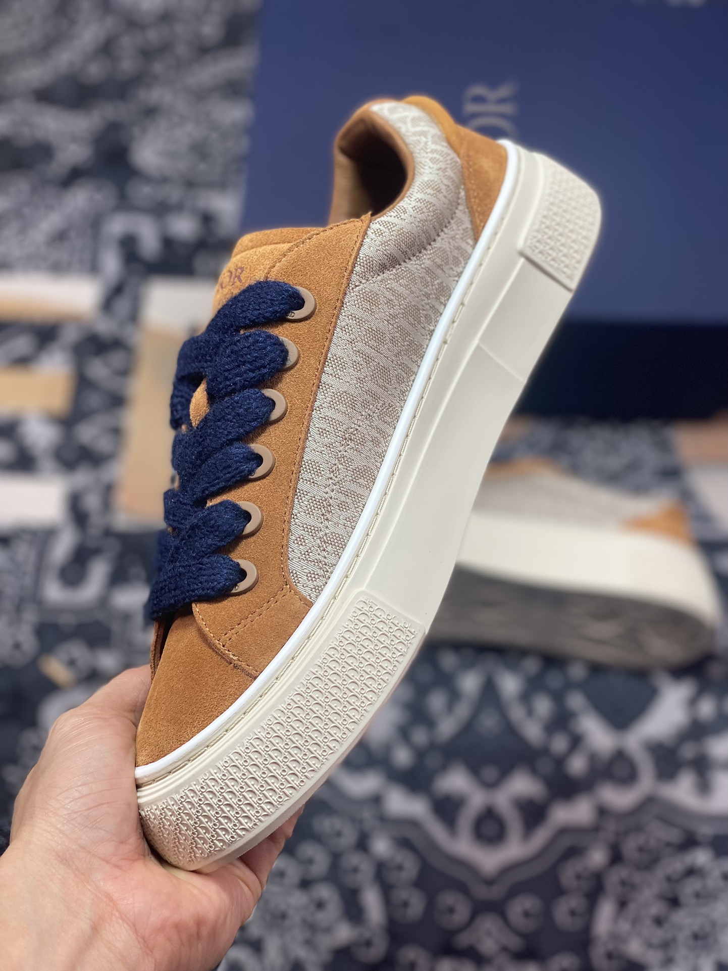 优选 Dior x Denim Tears 23ss 联名合作款B33系列 圆头休闲板鞋 海军蓝色马海毛宽鞋带和哑光同色调饰面黄铜孔眼