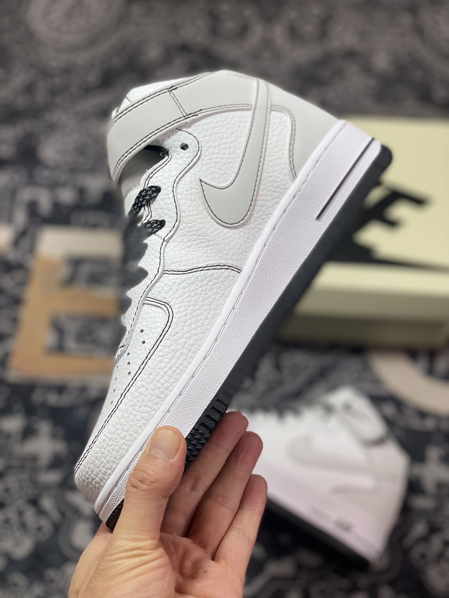 260 Nike Air Force 1 Mid 07 黑白满天星 MK0619-222