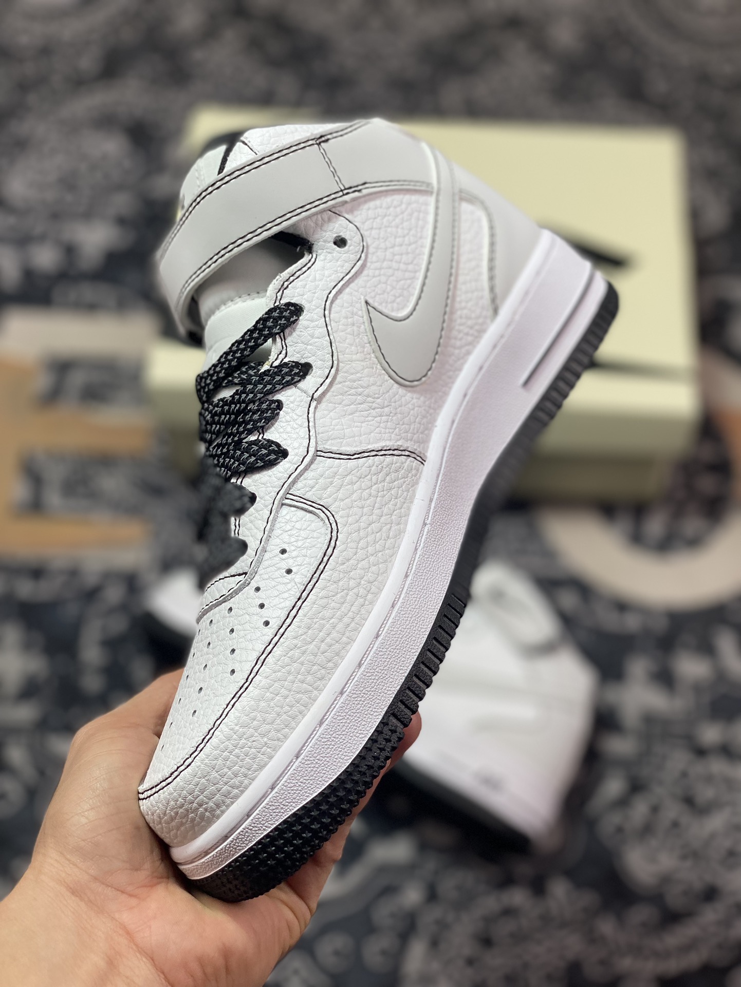 260 Nike Air Force 1 Mid 07 黑白满天星 MK0619-222